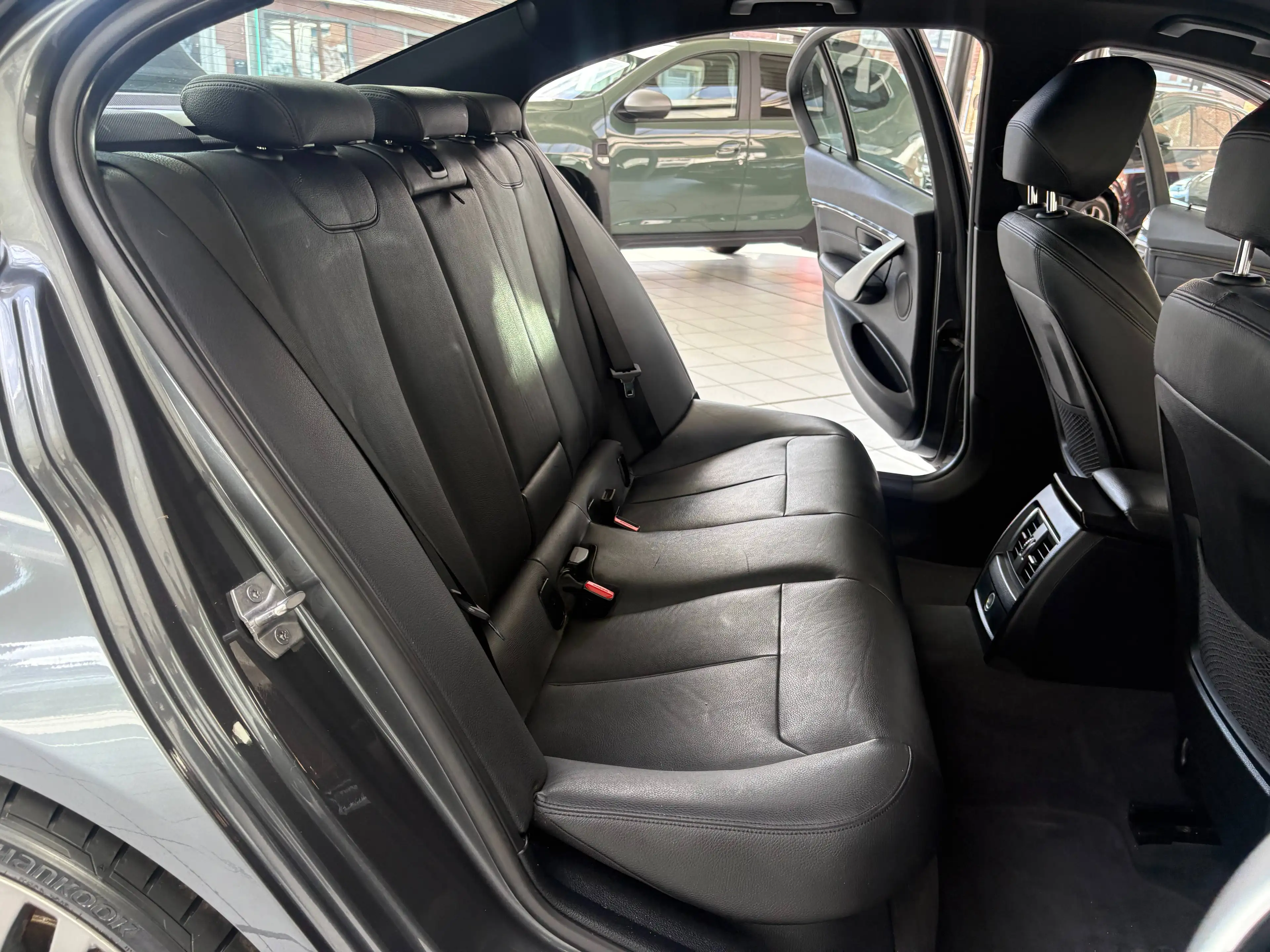 BMW 318 318 dA *PACK M * XENON * CUIR * GPS * CAMERA * PDC * JANTES * SPORT * — photo 9