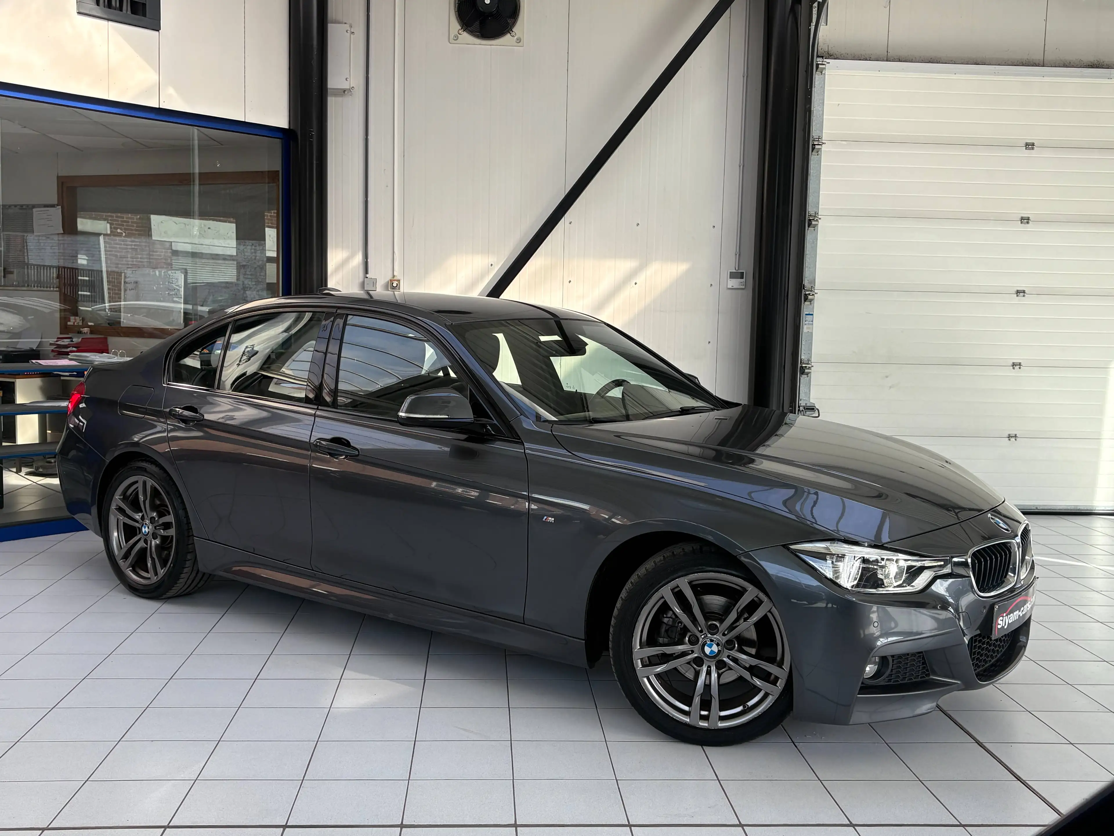 BMW 318 318 dA *PACK M * XENON * CUIR * GPS * CAMERA * PDC * JANTES * SPORT * — photo 7