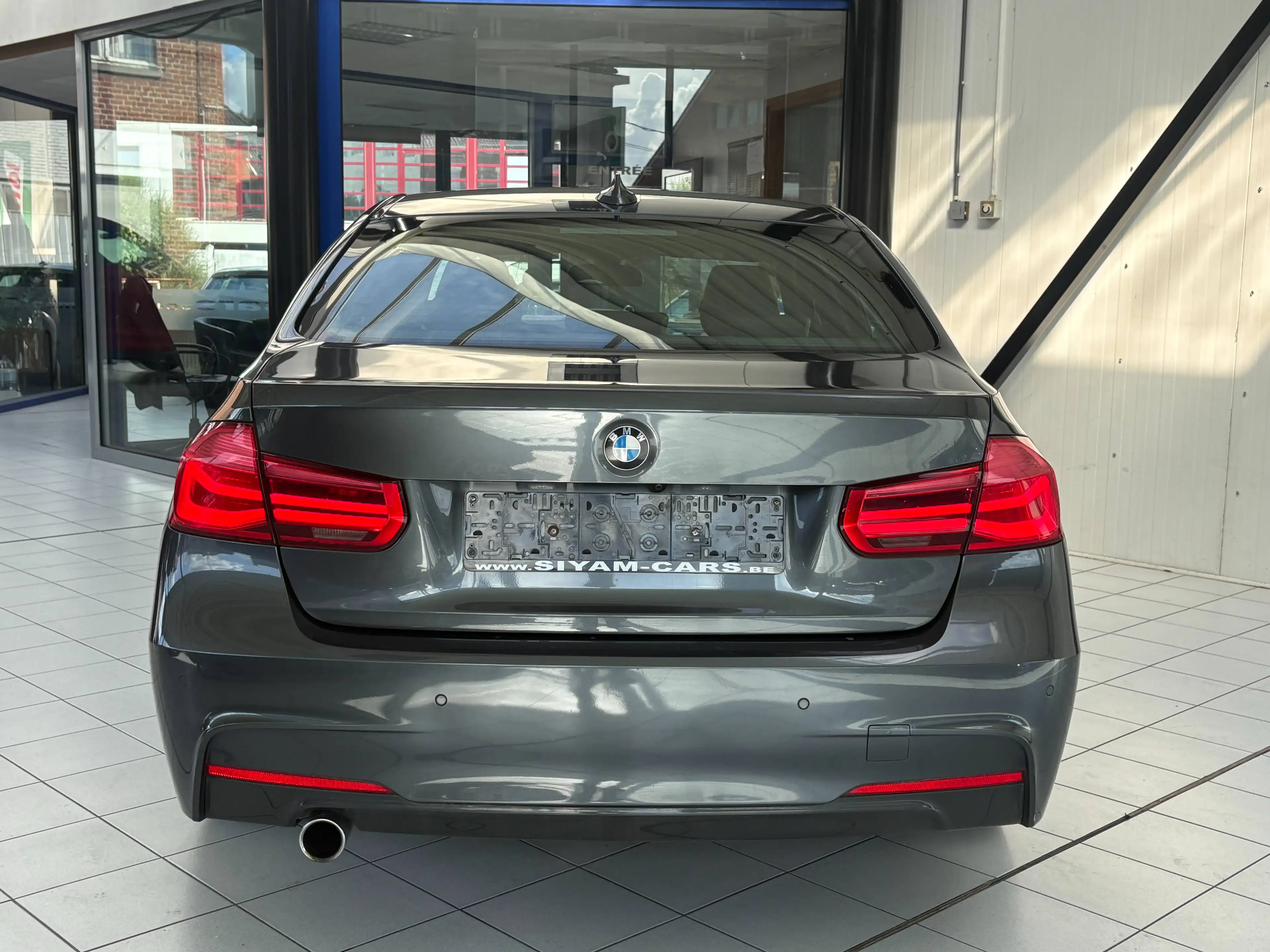 BMW 318 318 dA *PACK M * XENON * CUIR * GPS * CAMERA * PDC * JANTES * SPORT * — photo 4