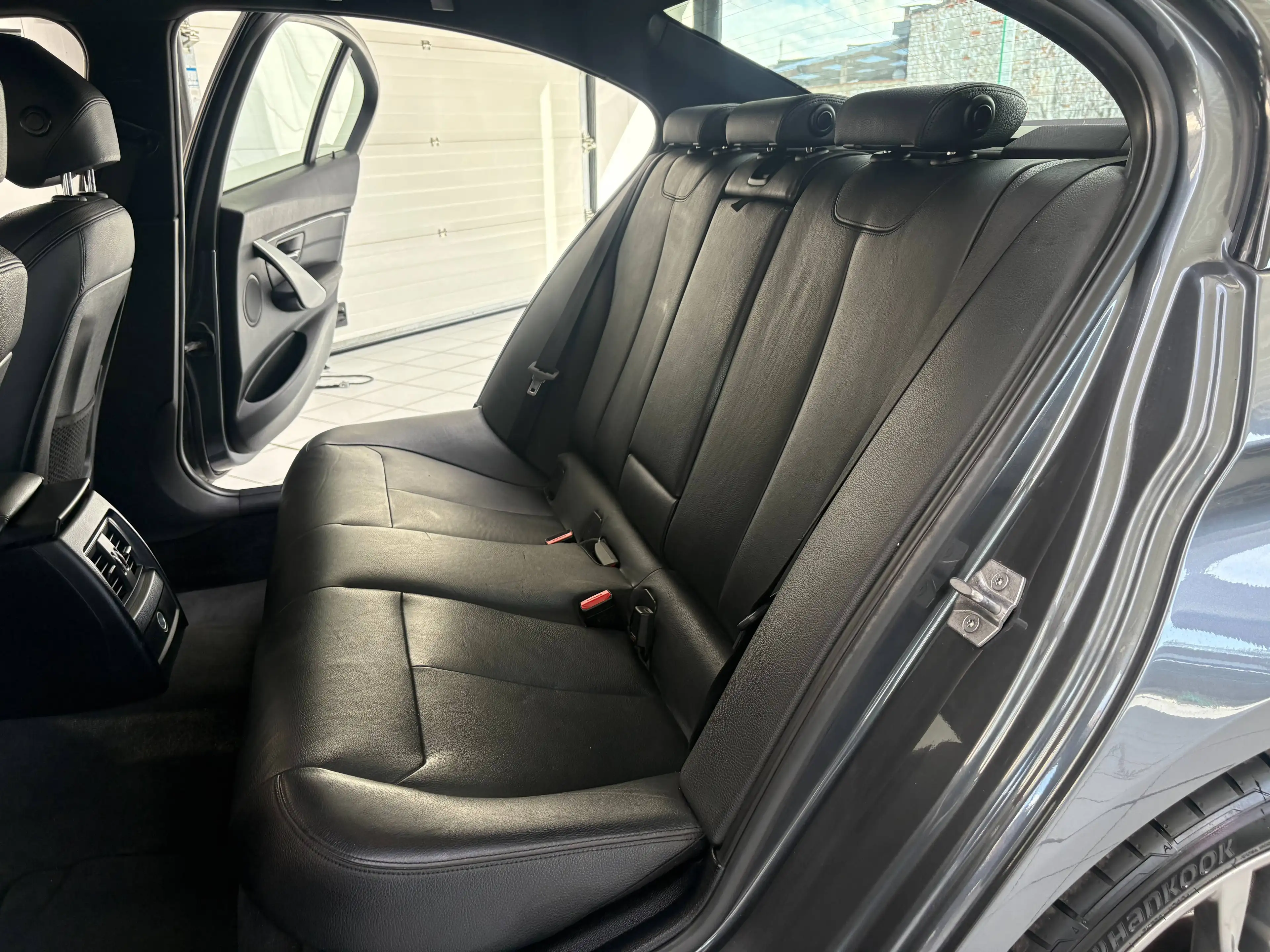BMW 318 318 dA *PACK M * XENON * CUIR * GPS * CAMERA * PDC * JANTES * SPORT * — photo 10