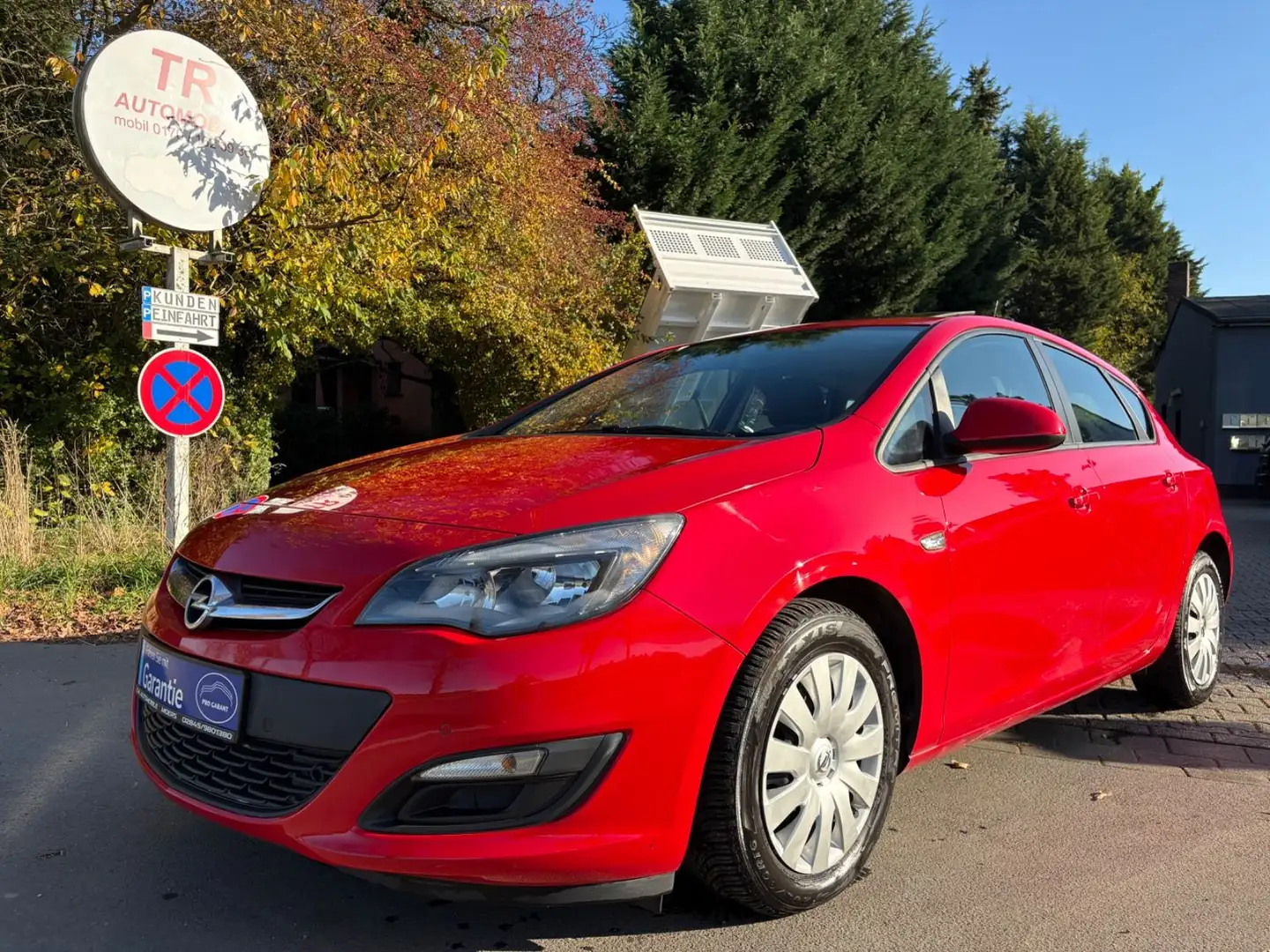 Opel Astra J Lim. 5-trg. Edition Rot - 1
