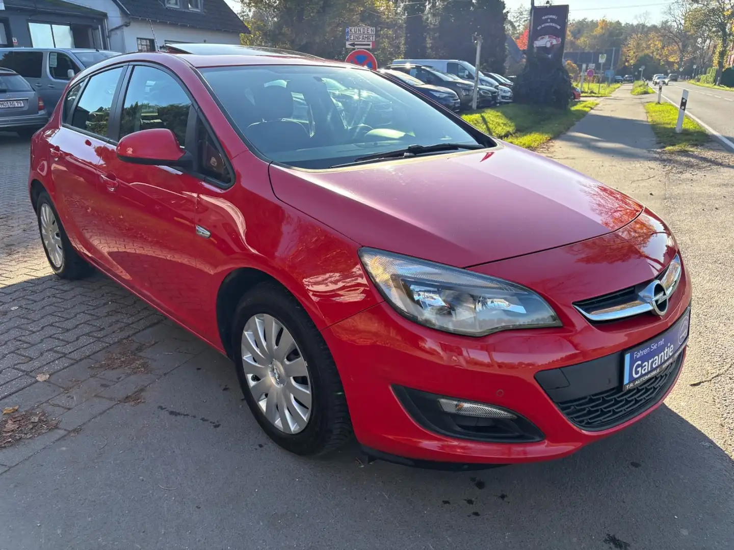 Opel Astra J Lim. 5-trg. Edition Rot - 2