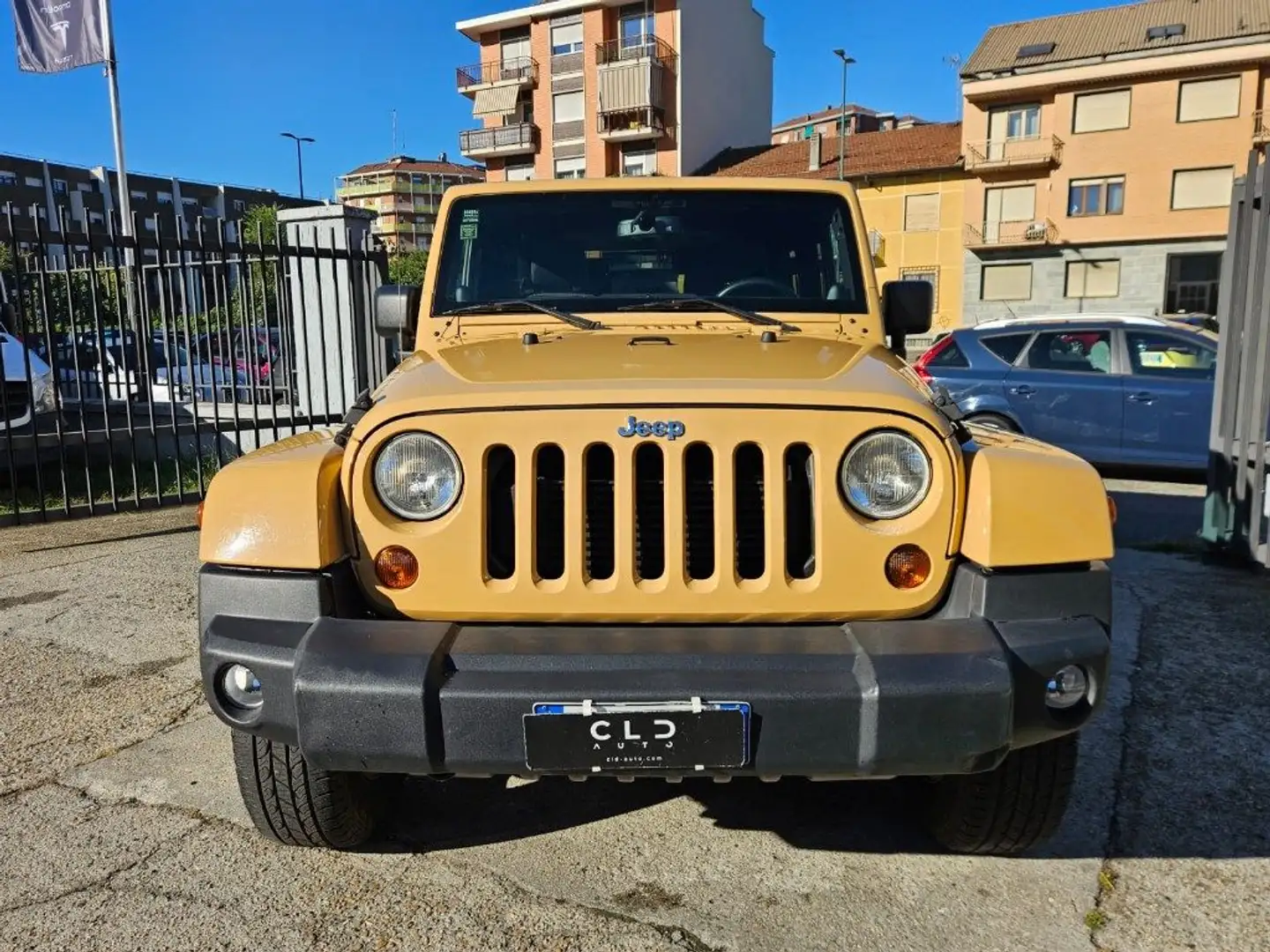 Jeep Wrangler Unlimited 2.8 CRD DPF Sahara Auto Jaune - 2