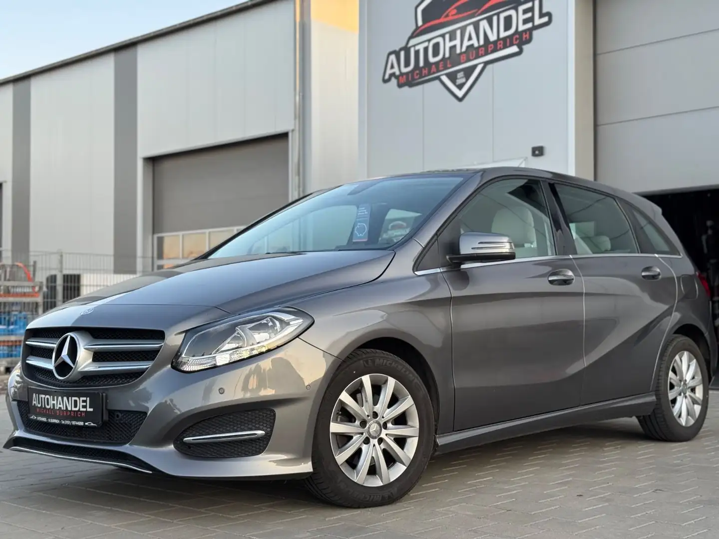 Mercedes-Benz B 180 *Business*PDC*NAVI*TEMP*SHZ* Grijs - 1
