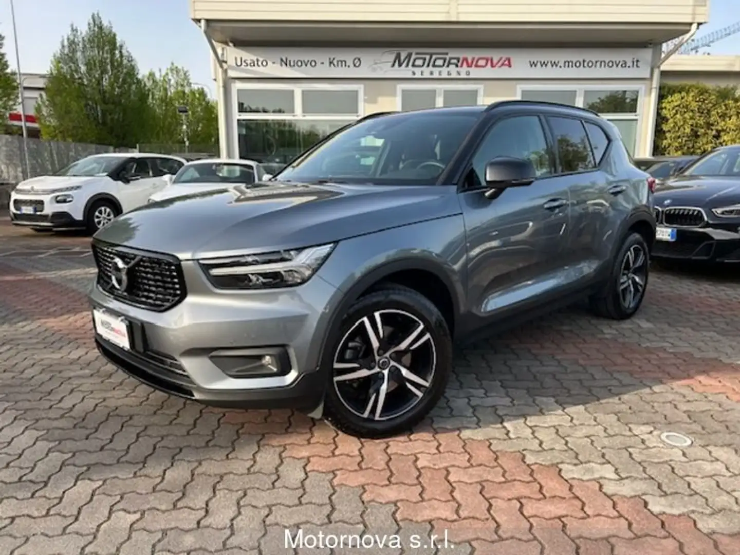 Volvo XC40 T4 AWD Geartronic R-design Gris - 1