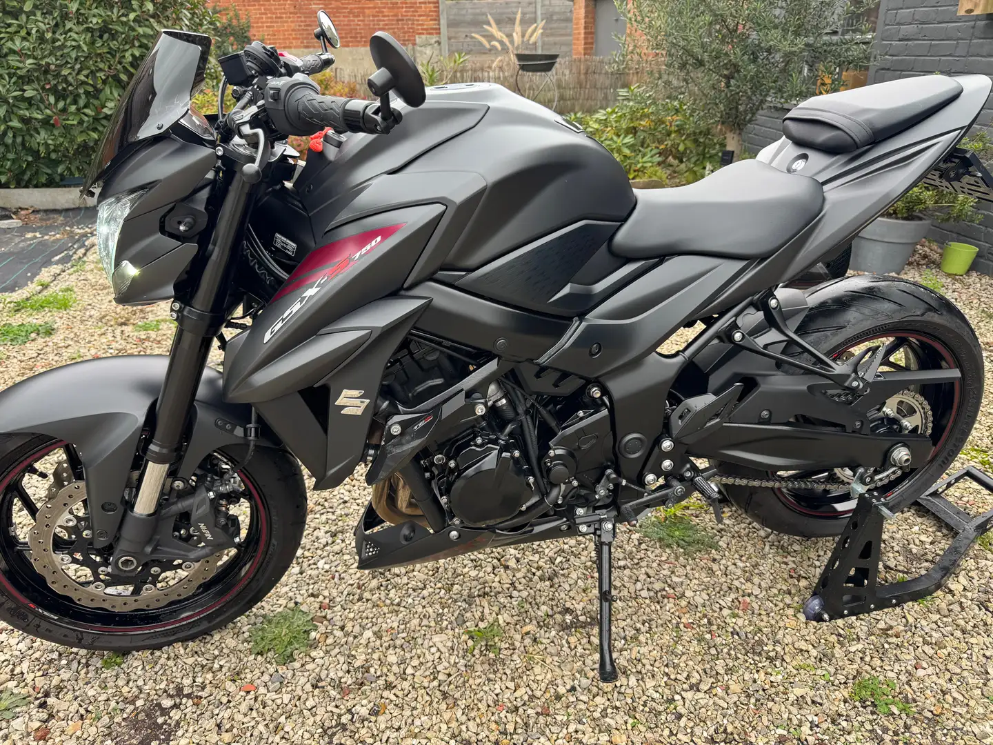 Suzuki GSX-S 750 Zwart - 1