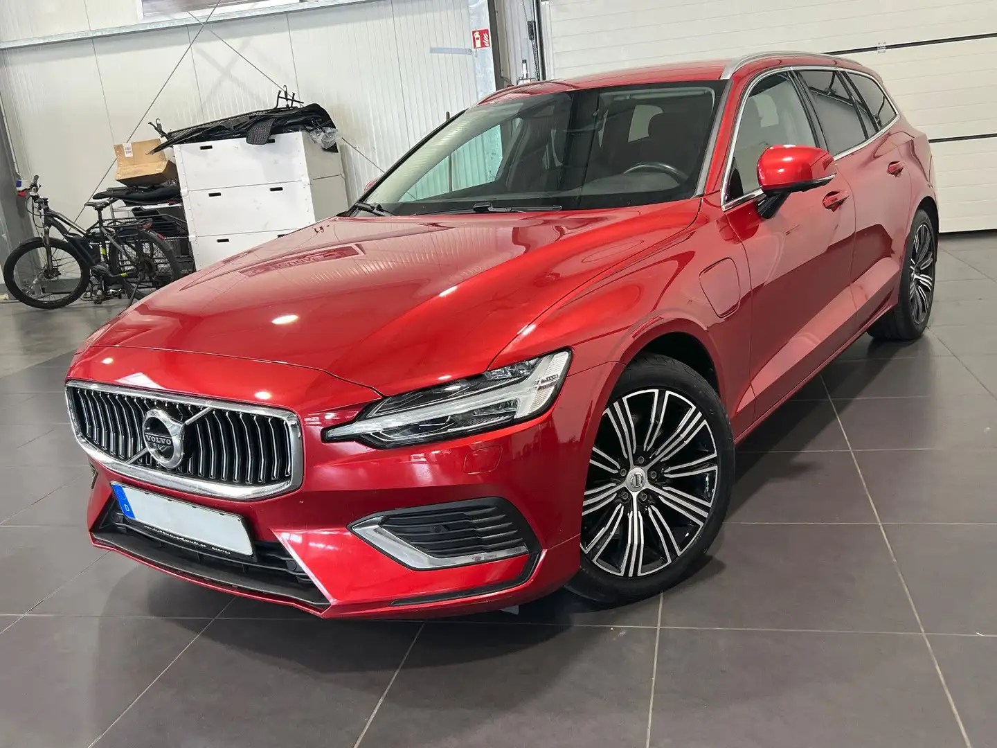 Volvo V60 2.0 AWD Kombi Recharge Automatik *Navi*LED* Rosso - 1