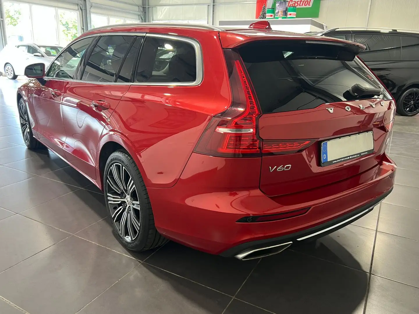 Volvo V60 2.0 AWD Kombi Recharge Automatik *Navi*LED* Rosso - 2