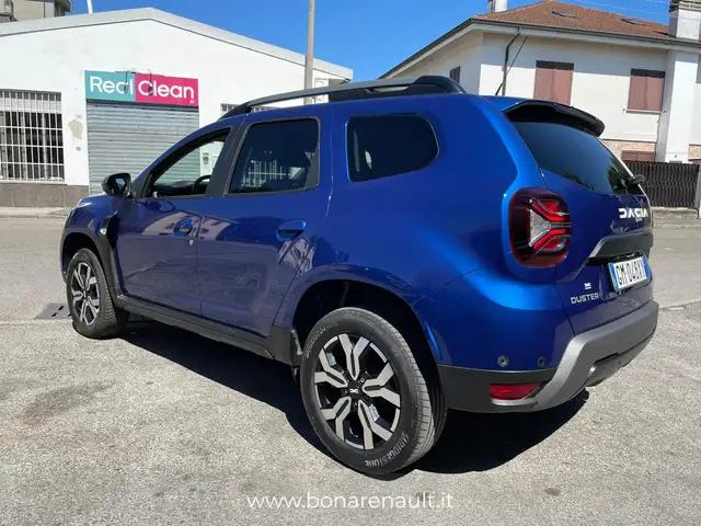 Dacia Duster view 3