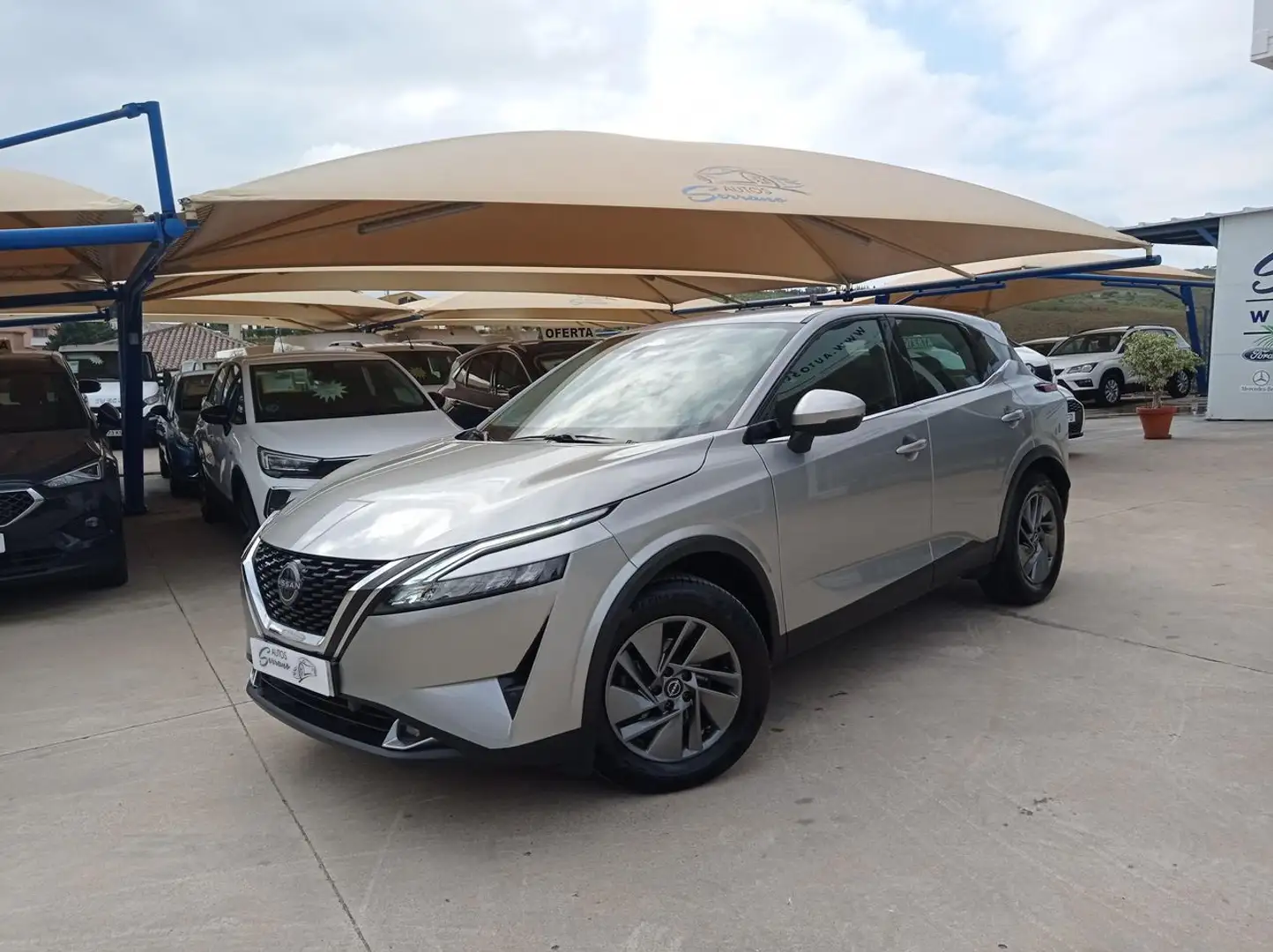 Nissan Qashqai DIG-T 158CV  MHEV XTRONIC ACENTA Plateado - 2