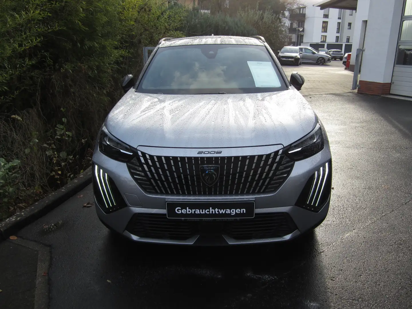 Peugeot 2008 GT PureTech 130 EAT8 Silber - 2