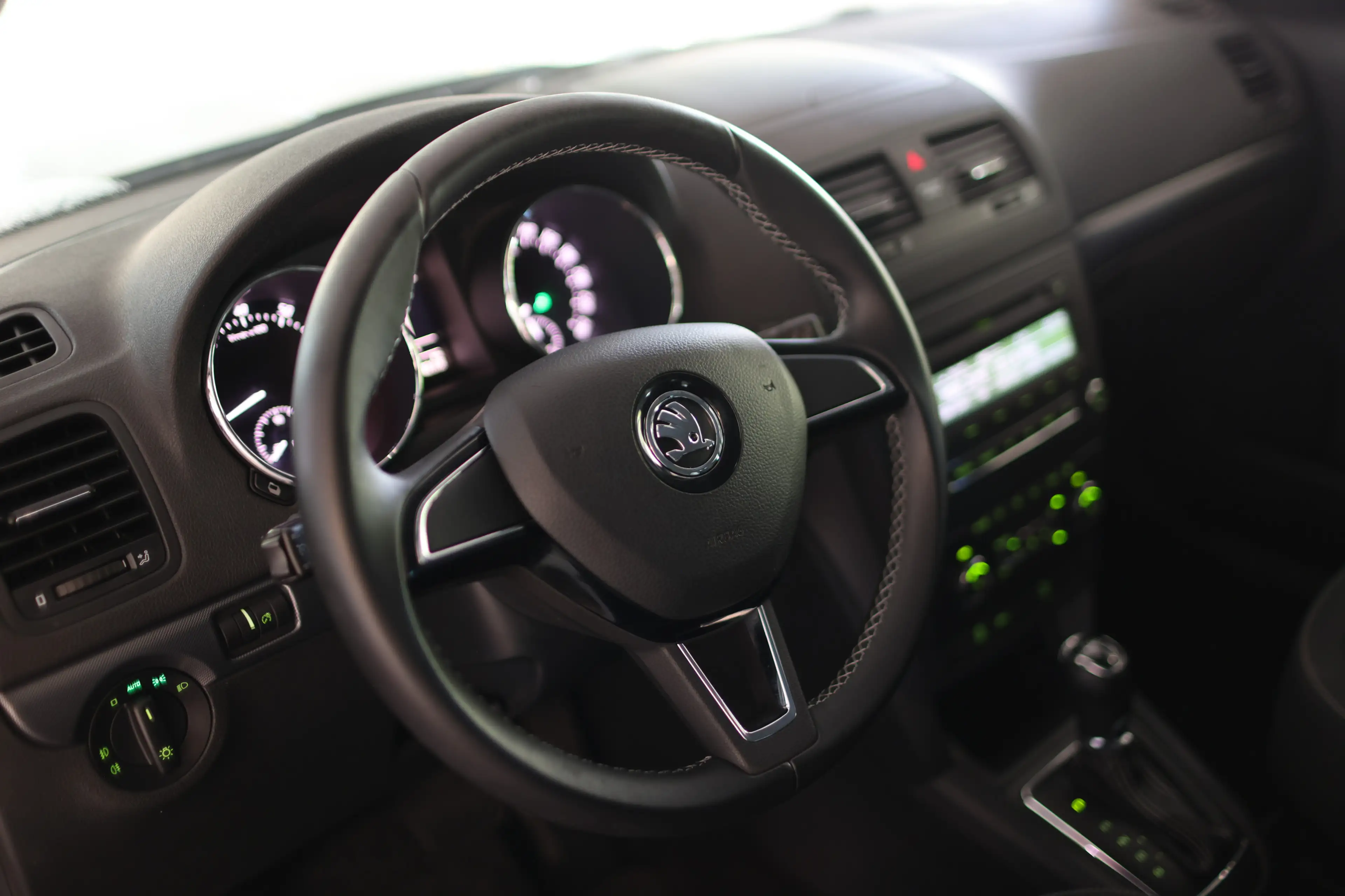 Skoda Yeti 1,4 TSI ADVENTURE BI-XENON   SITZHEIZUNG — photo 10