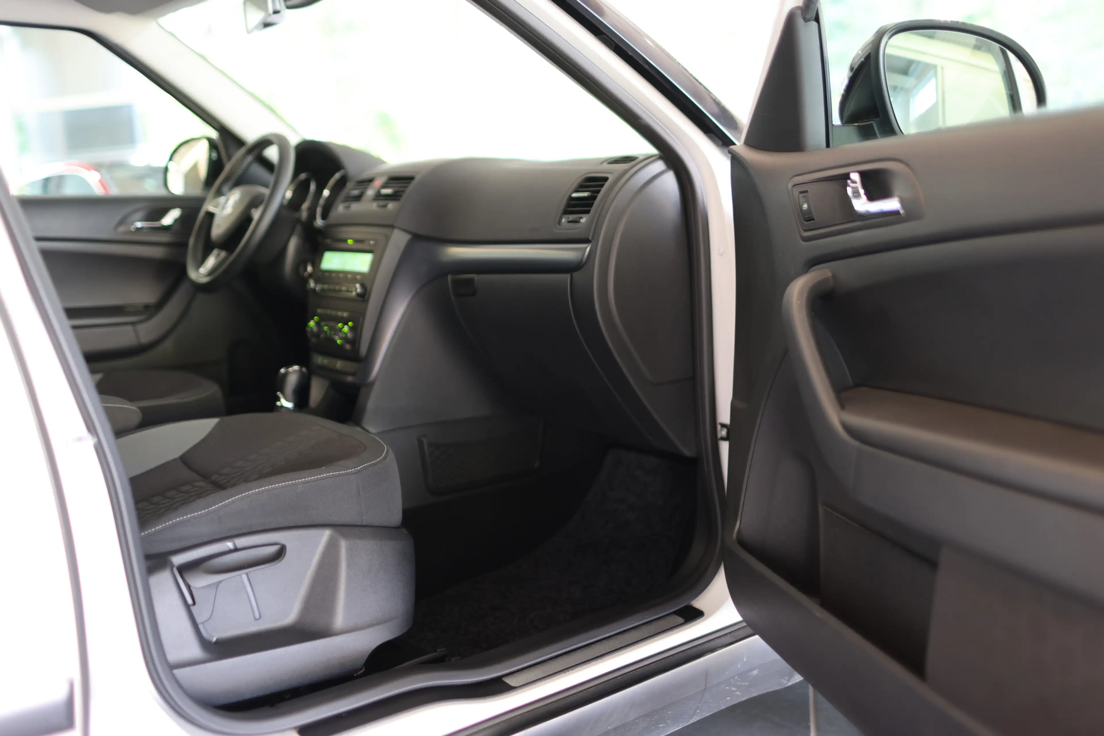 Skoda Yeti 1,4 TSI ADVENTURE BI-XENON   SITZHEIZUNG — photo 11
