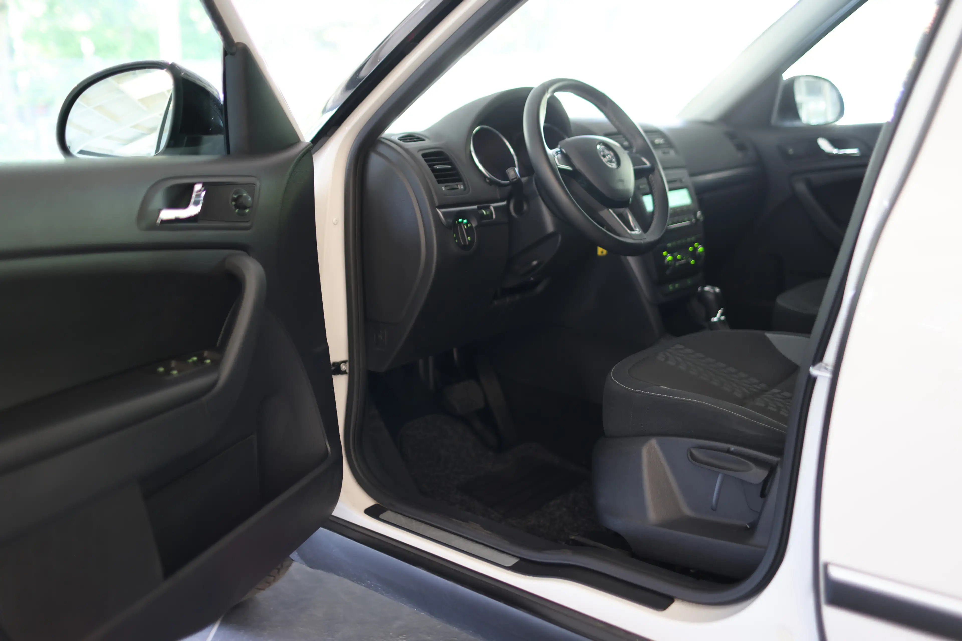 Skoda Yeti 1,4 TSI ADVENTURE BI-XENON   SITZHEIZUNG — photo 9