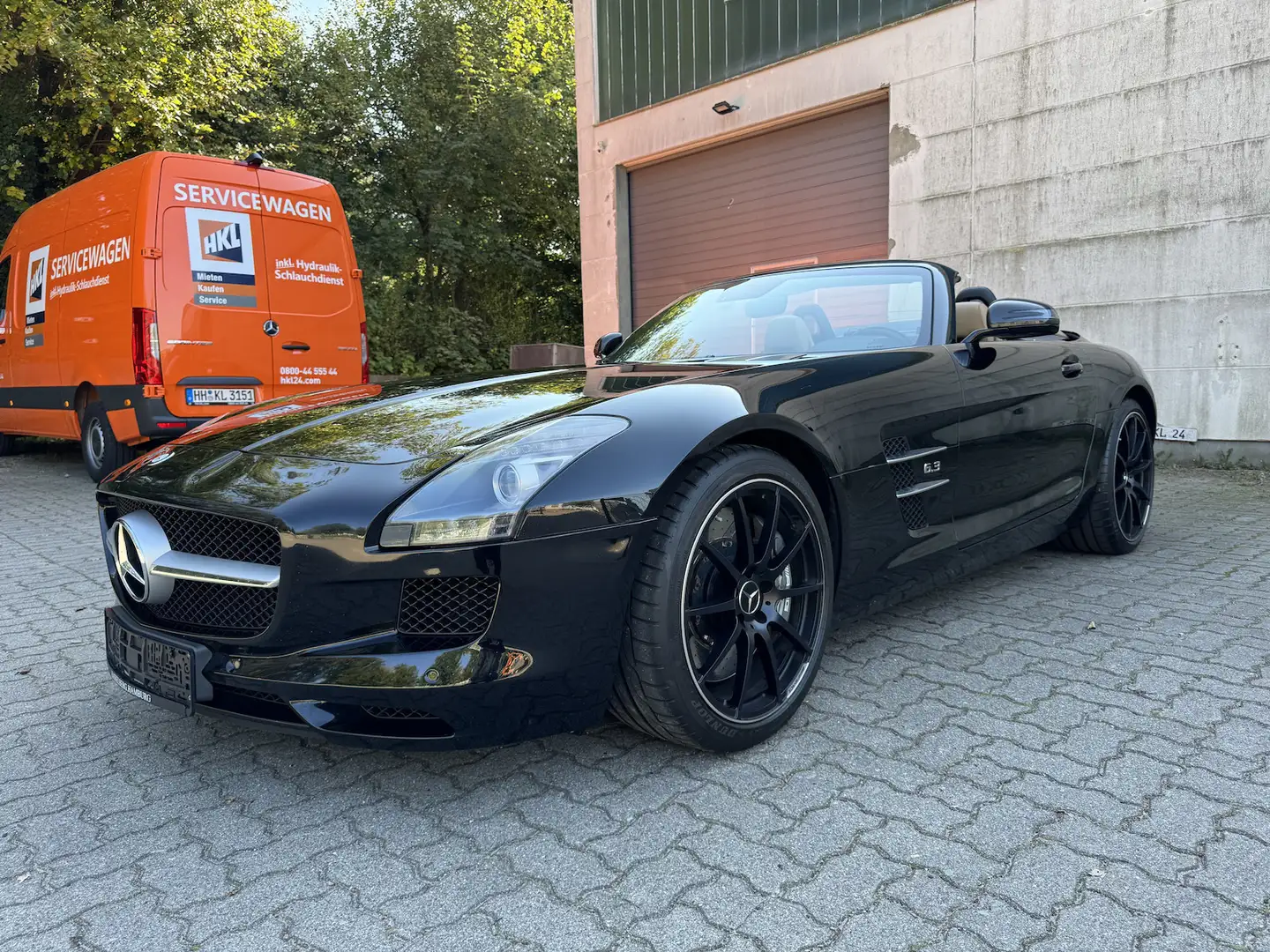 Mercedes-Benz SLS Roadster dt. Kfz, 2. Hd. Scheckheft, 11 Jahre in V Schwarz - 2