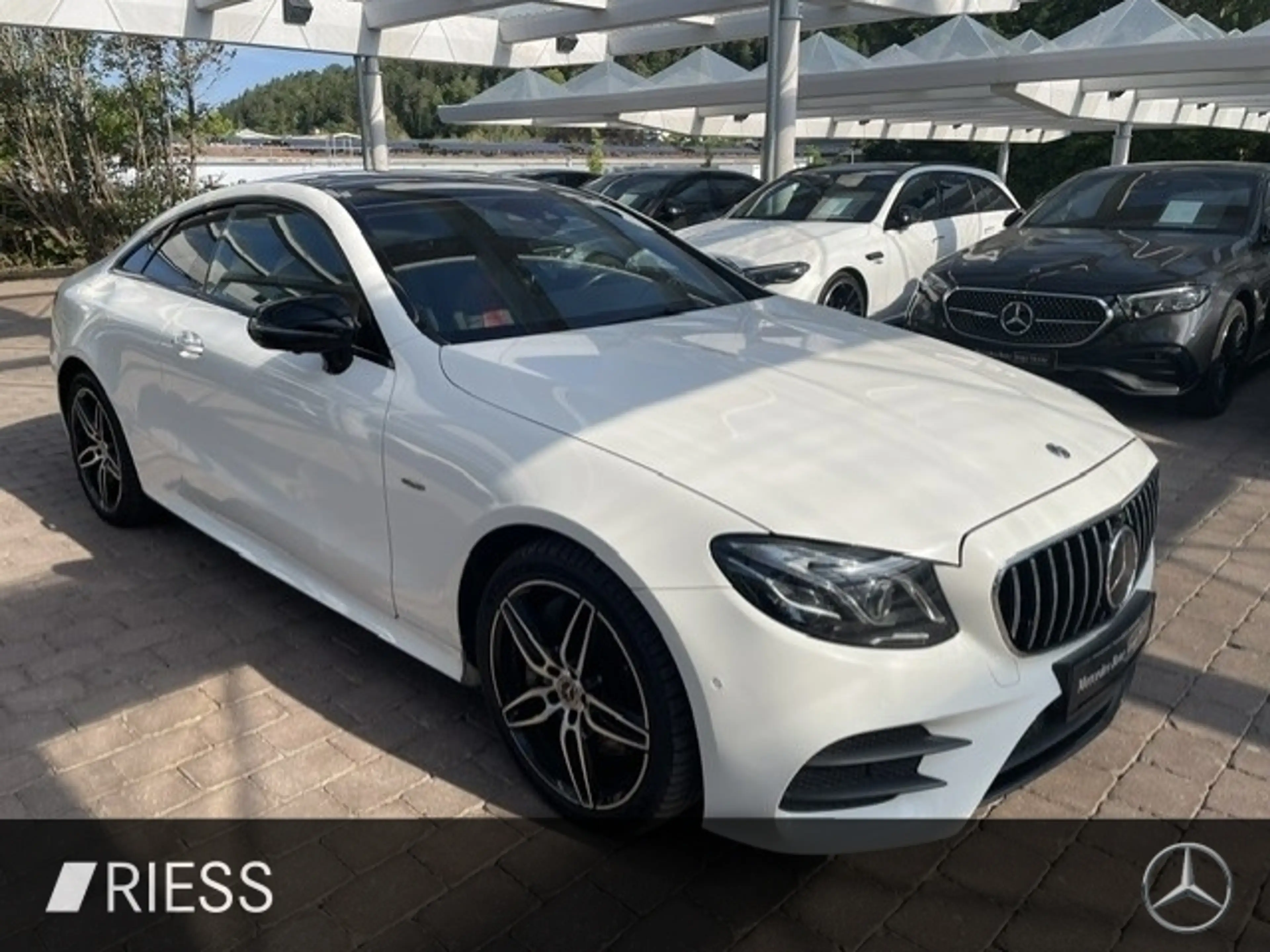 Mercedes-Benz E 450 4M Cp AMG Sport Night Dist Pano Sitzkl 20" — photo 14