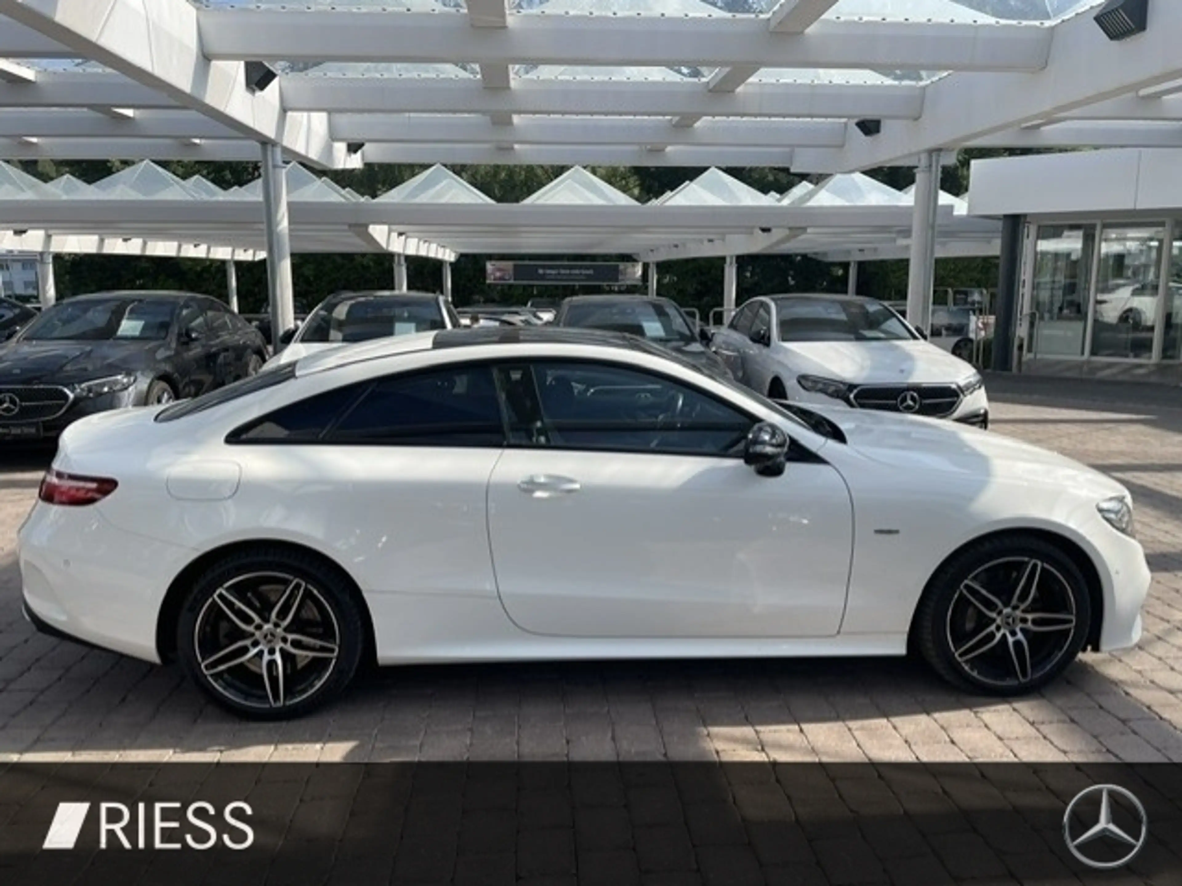 Mercedes-Benz E 450 4M Cp AMG Sport Night Dist Pano Sitzkl 20" — photo 13