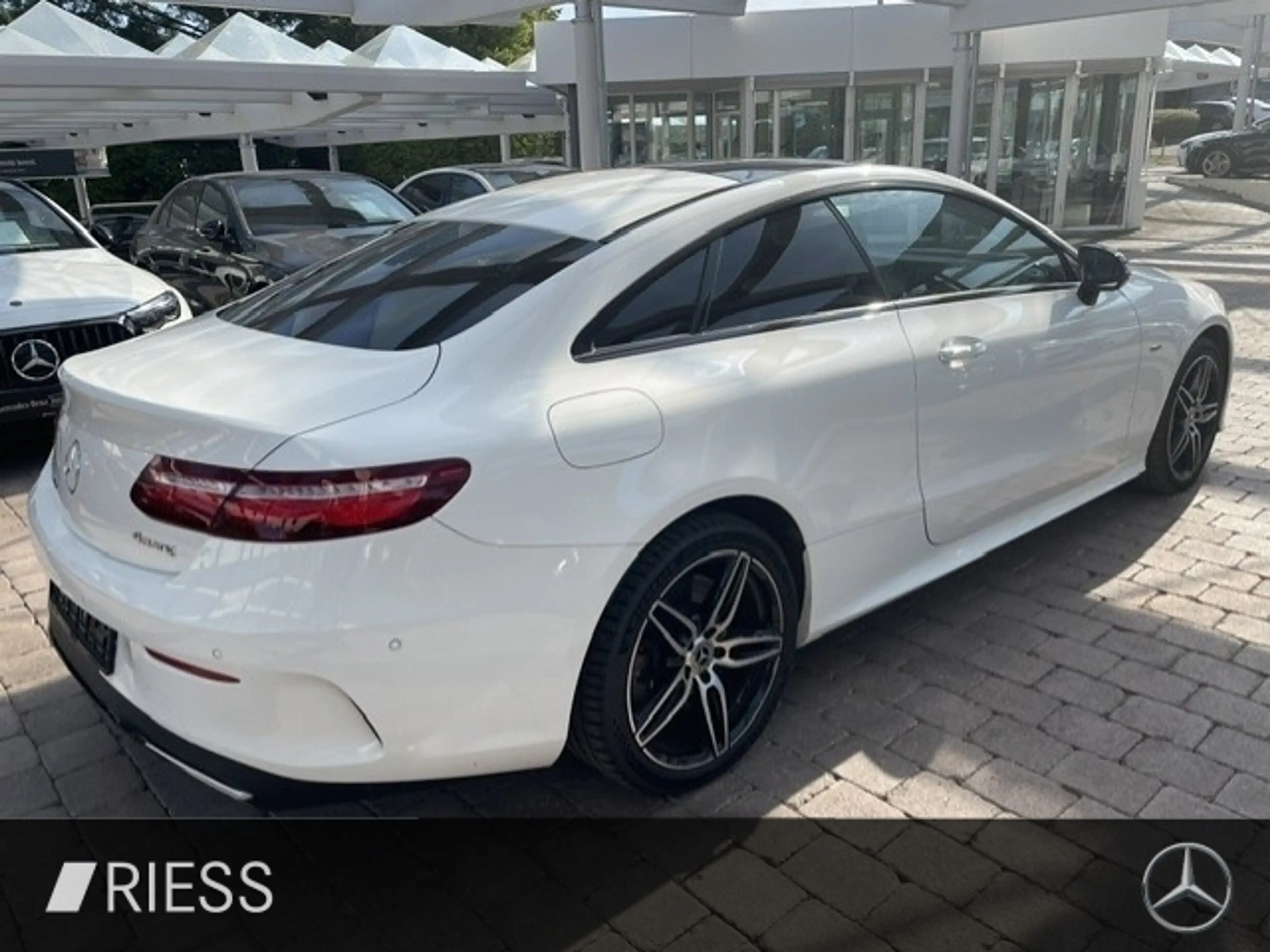 Mercedes-Benz E 450 4M Cp AMG Sport Night Dist Pano Sitzkl 20" — photo 12