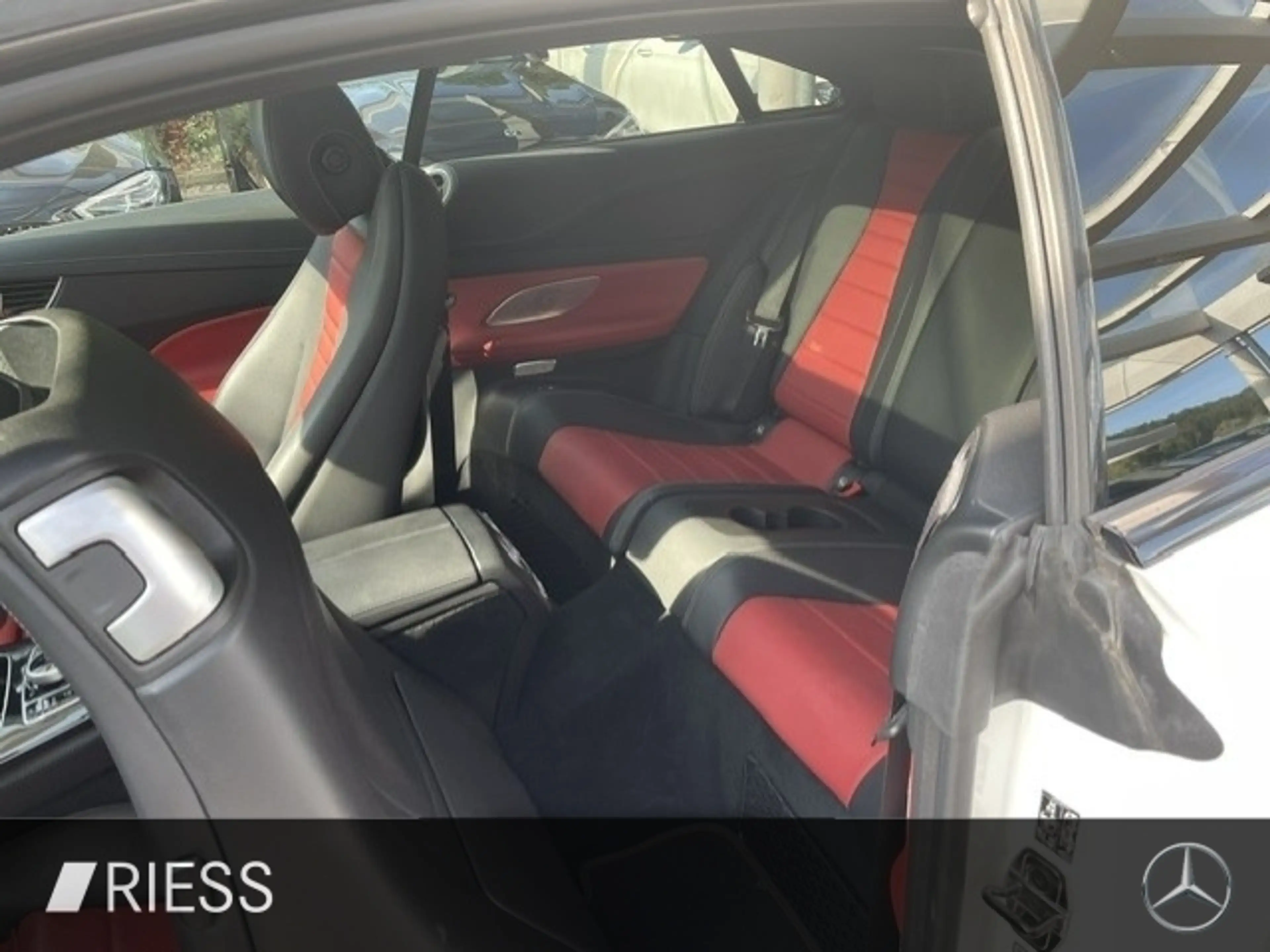 Mercedes-Benz E 450 4M Cp AMG Sport Night Dist Pano Sitzkl 20" — photo 8