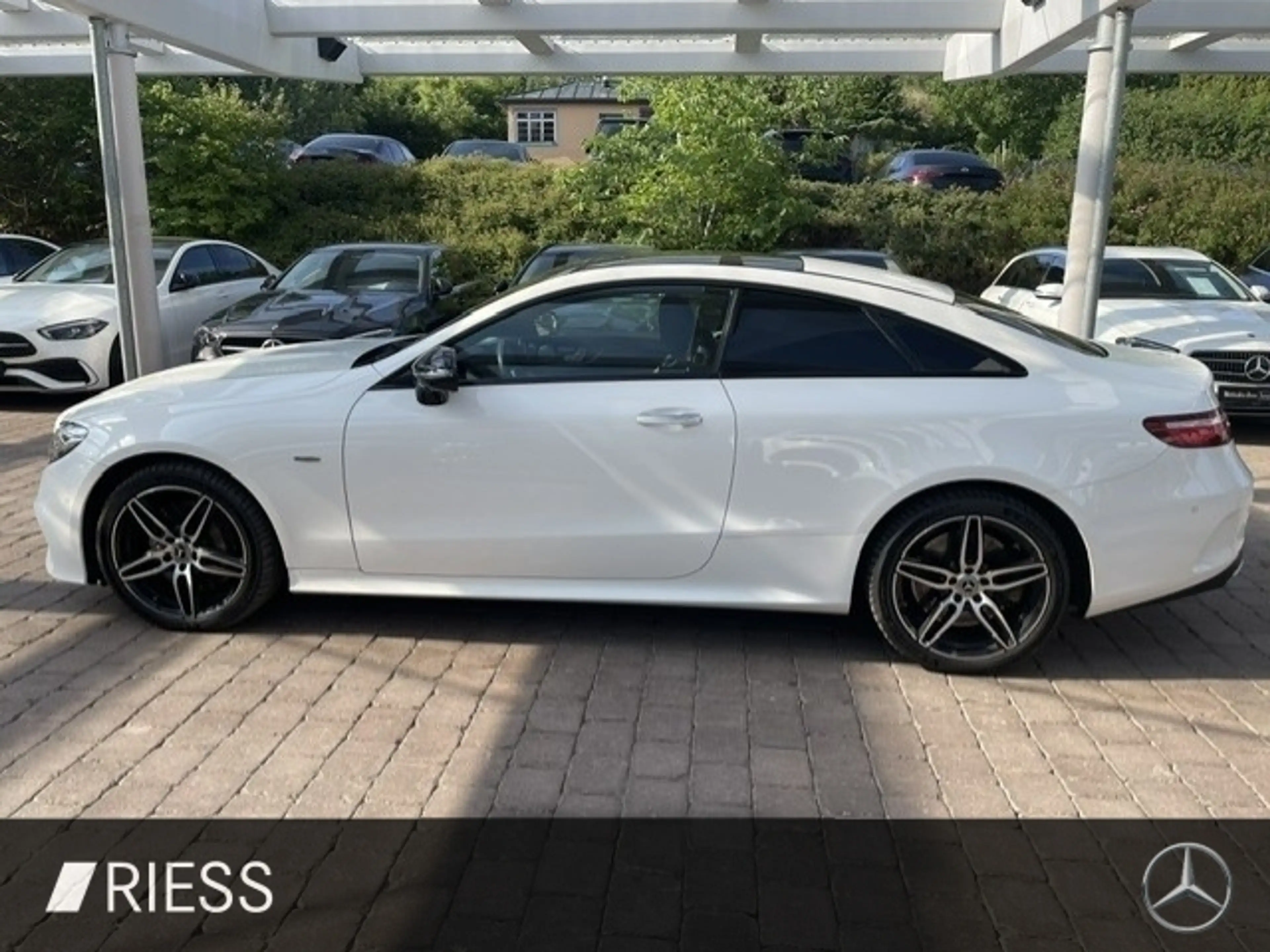 Mercedes-Benz E 450 4M Cp AMG Sport Night Dist Pano Sitzkl 20" — photo 5
