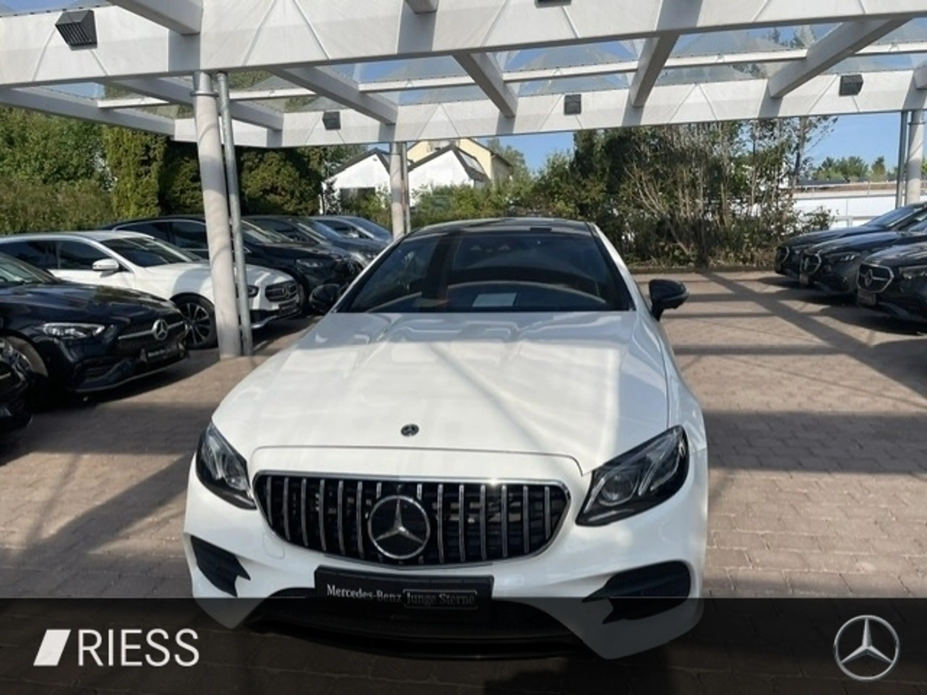 Mercedes-Benz E 450 4M Cp AMG Sport Night Dist Pano Sitzkl 20" — photo 3