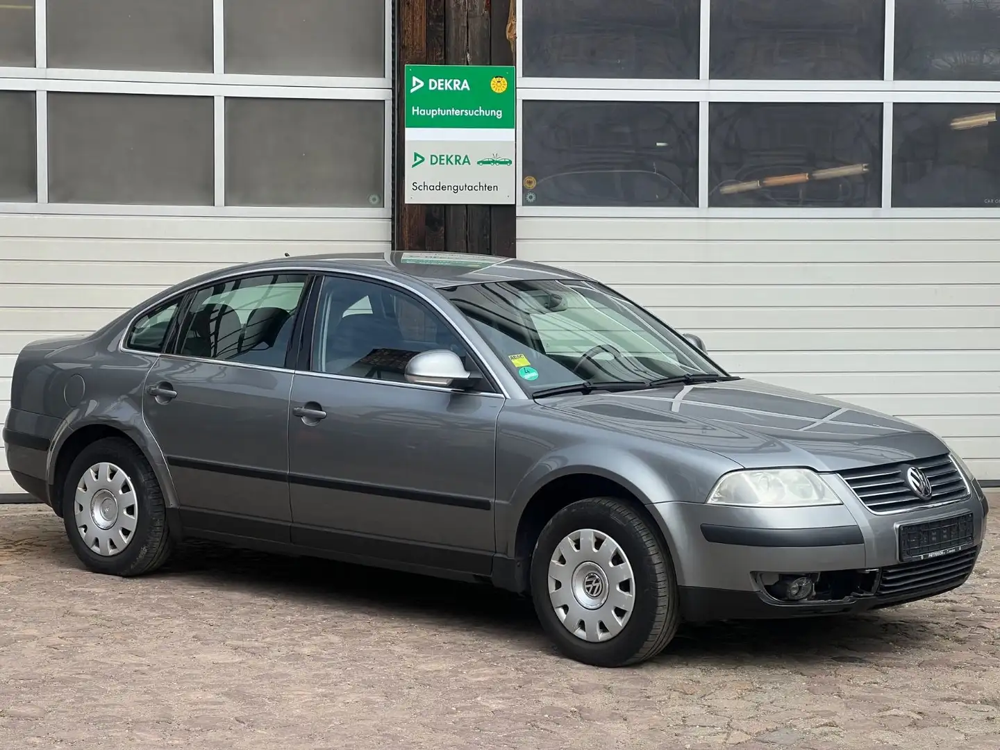 Volkswagen Passat Lim. Comfortline 2.0 Gris - 2