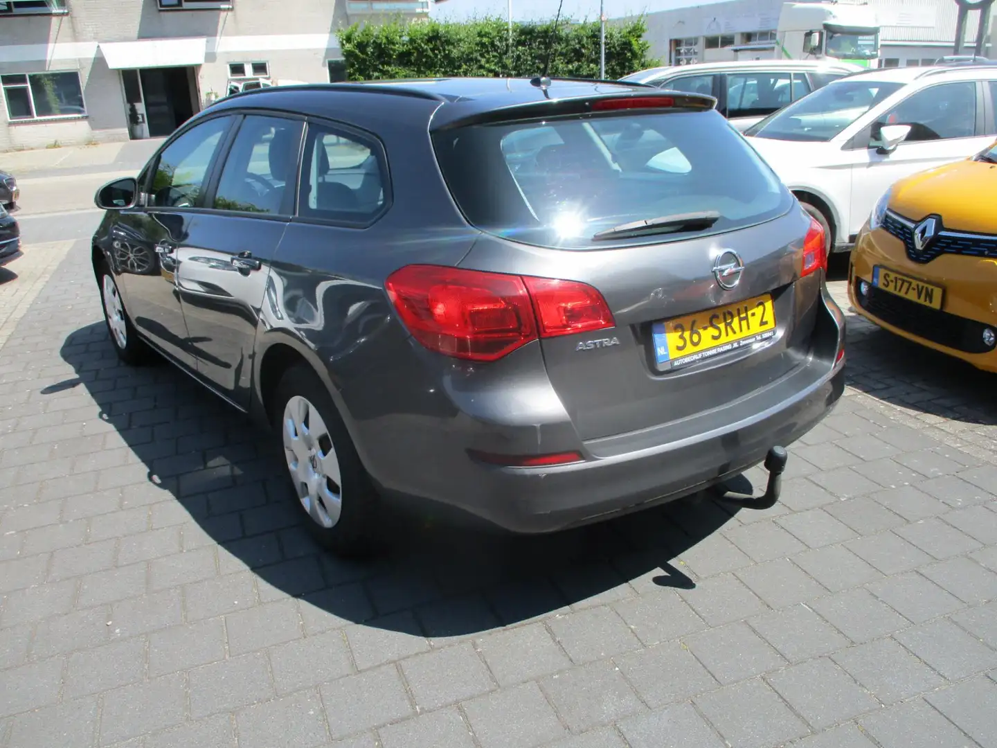 Opel Astra Sports Tourer 1.4 Edition Gris - 2