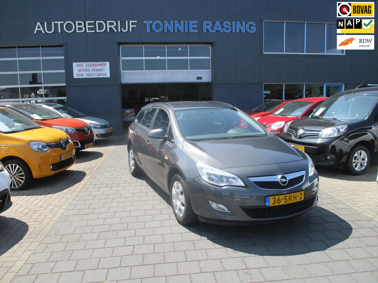 Opel Astra Sports Tourer 1.4 Edition Gris - 1