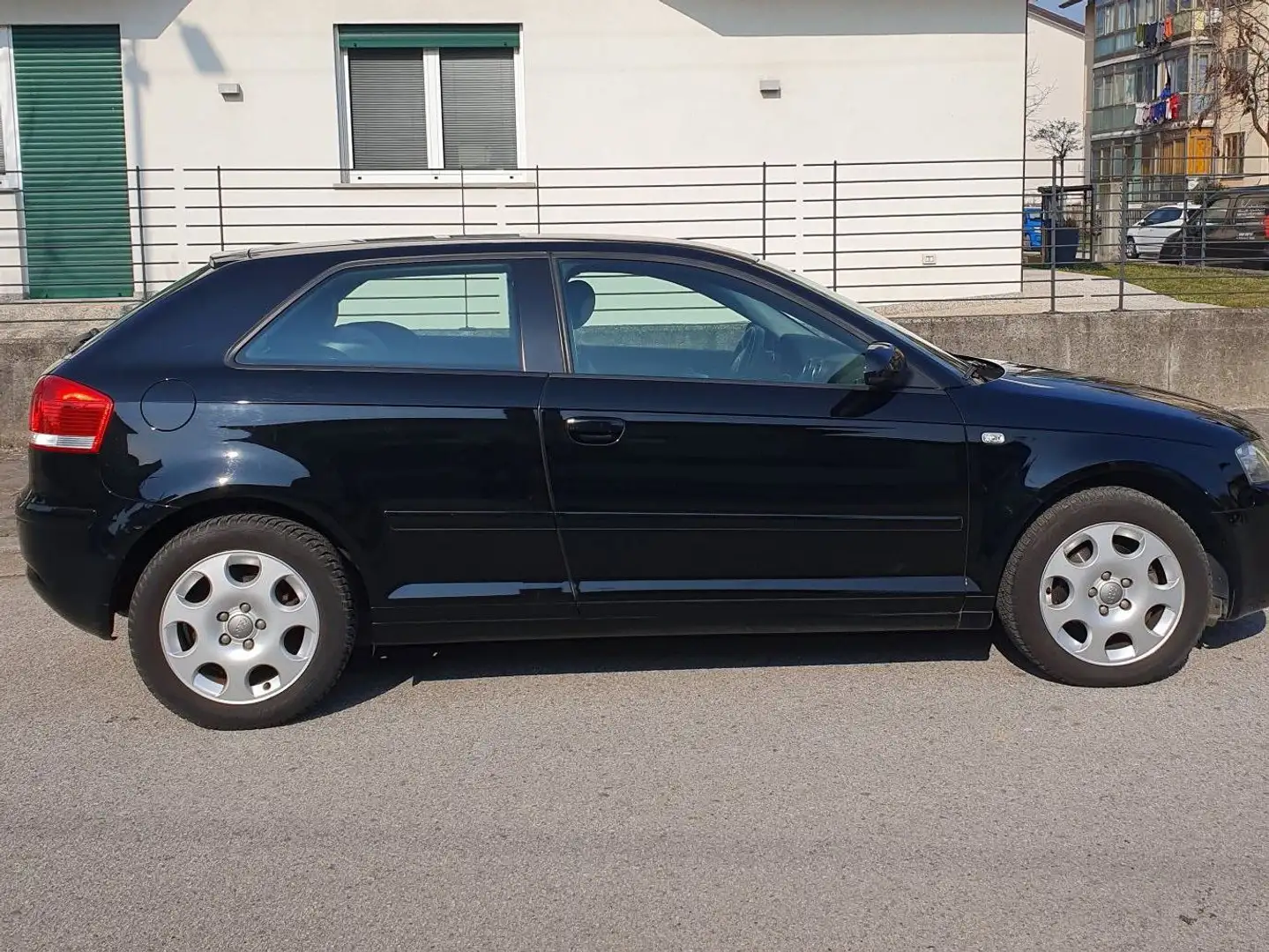 Audi A3 A3 1.6 FSI Attraction 115cv Nero - 2