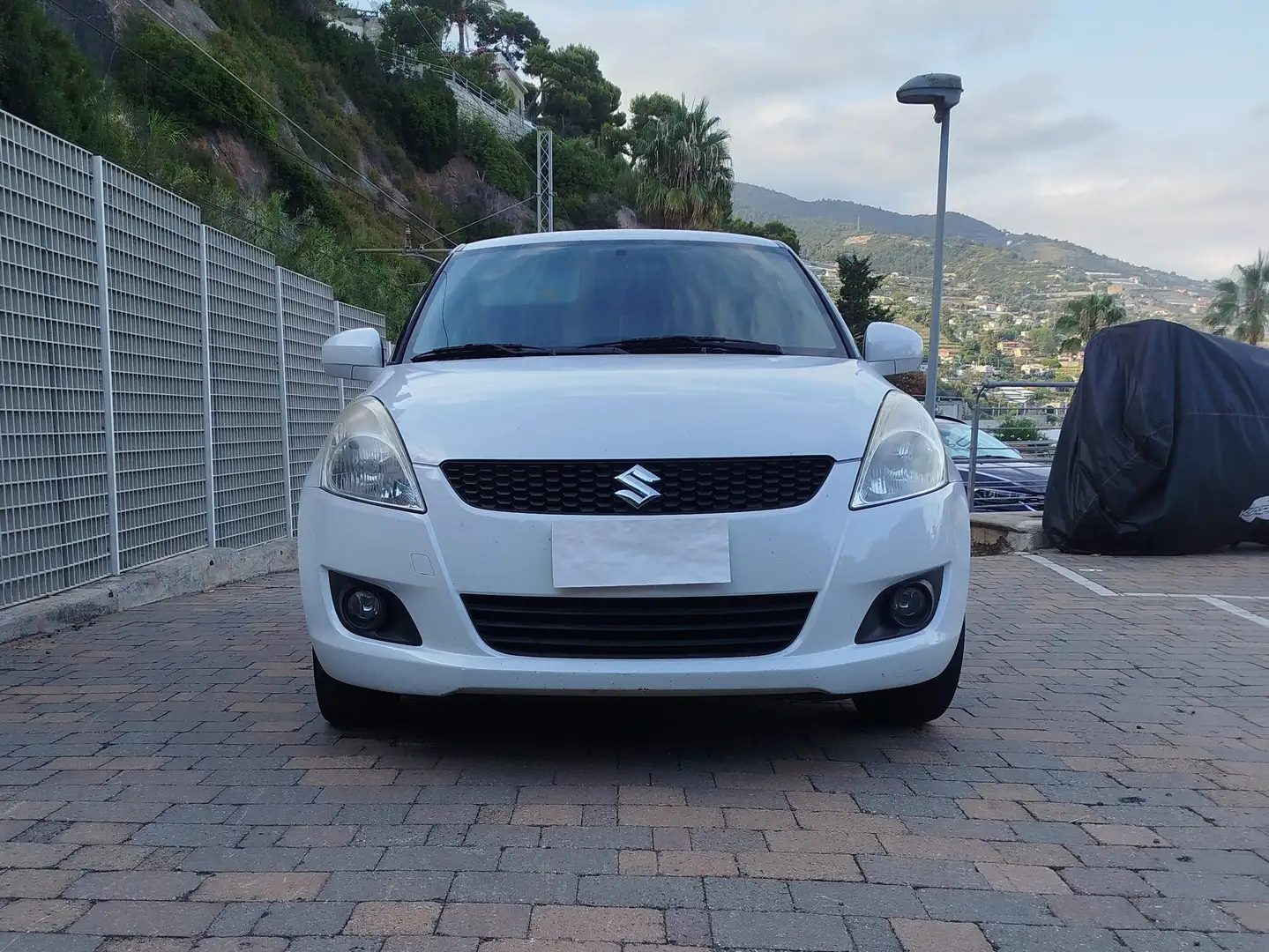 Suzuki Swift Swift V 2010 5p 1.2 vvt GL Style 4wd Bílá - 1