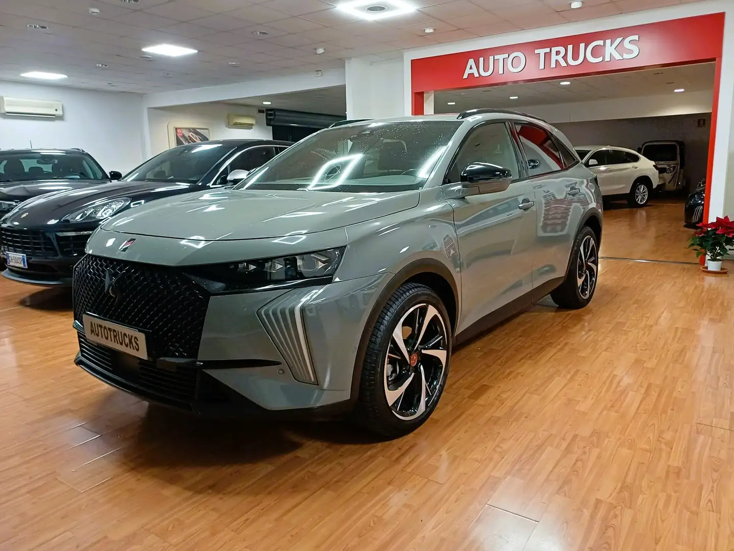 DS Automobiles DS 7 DS7 Performance Line+ 130cv auto Grau - 1