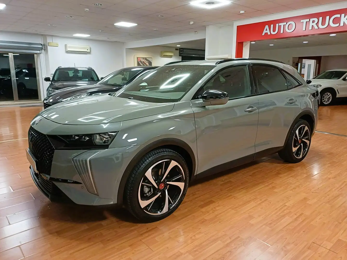 DS Automobiles DS 7 DS7 Performance Line+ 130cv auto Grau - 2