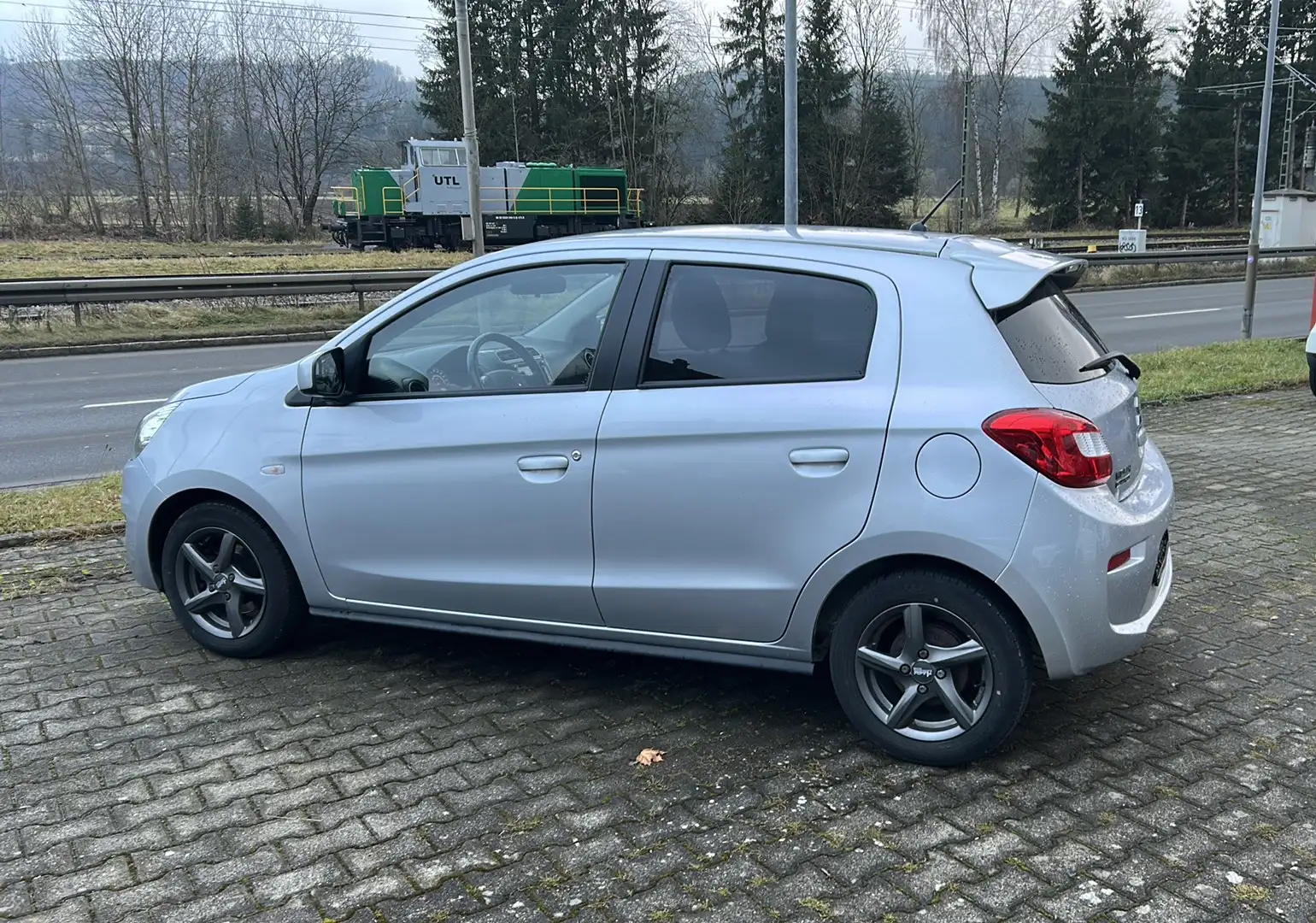 Mitsubishi Space Star Intro Edition+ Grau - 2