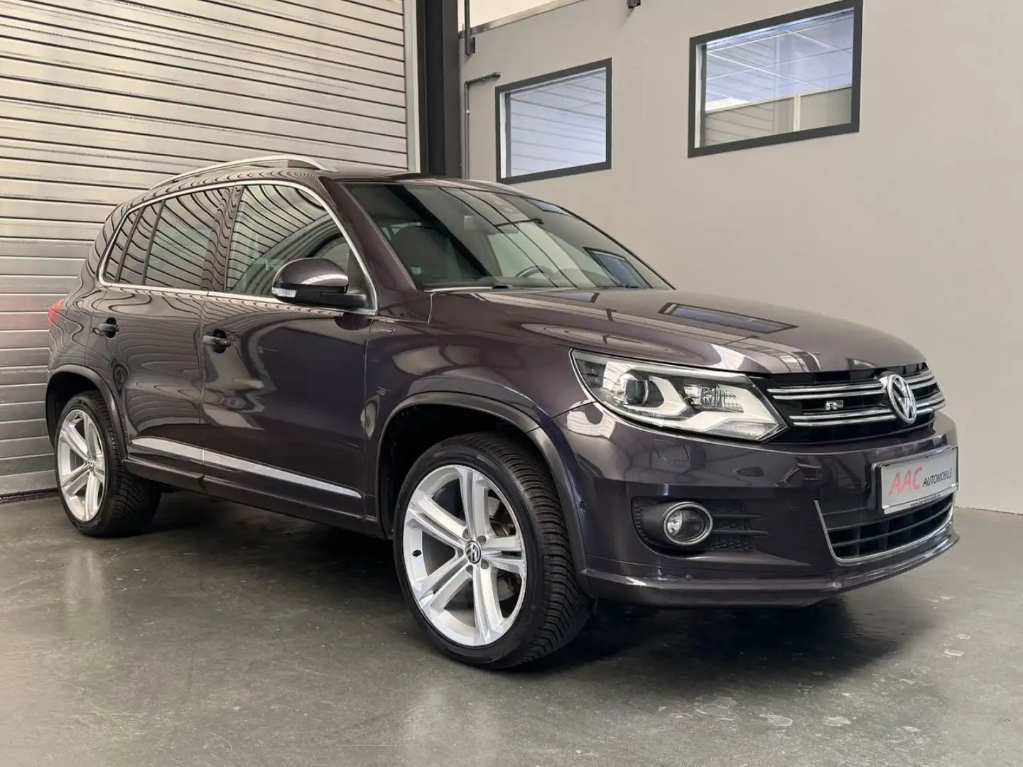 Volkswagen Tiguan R-Line Sport & Style BMT/Navi/Cam/AHK Gris - 1