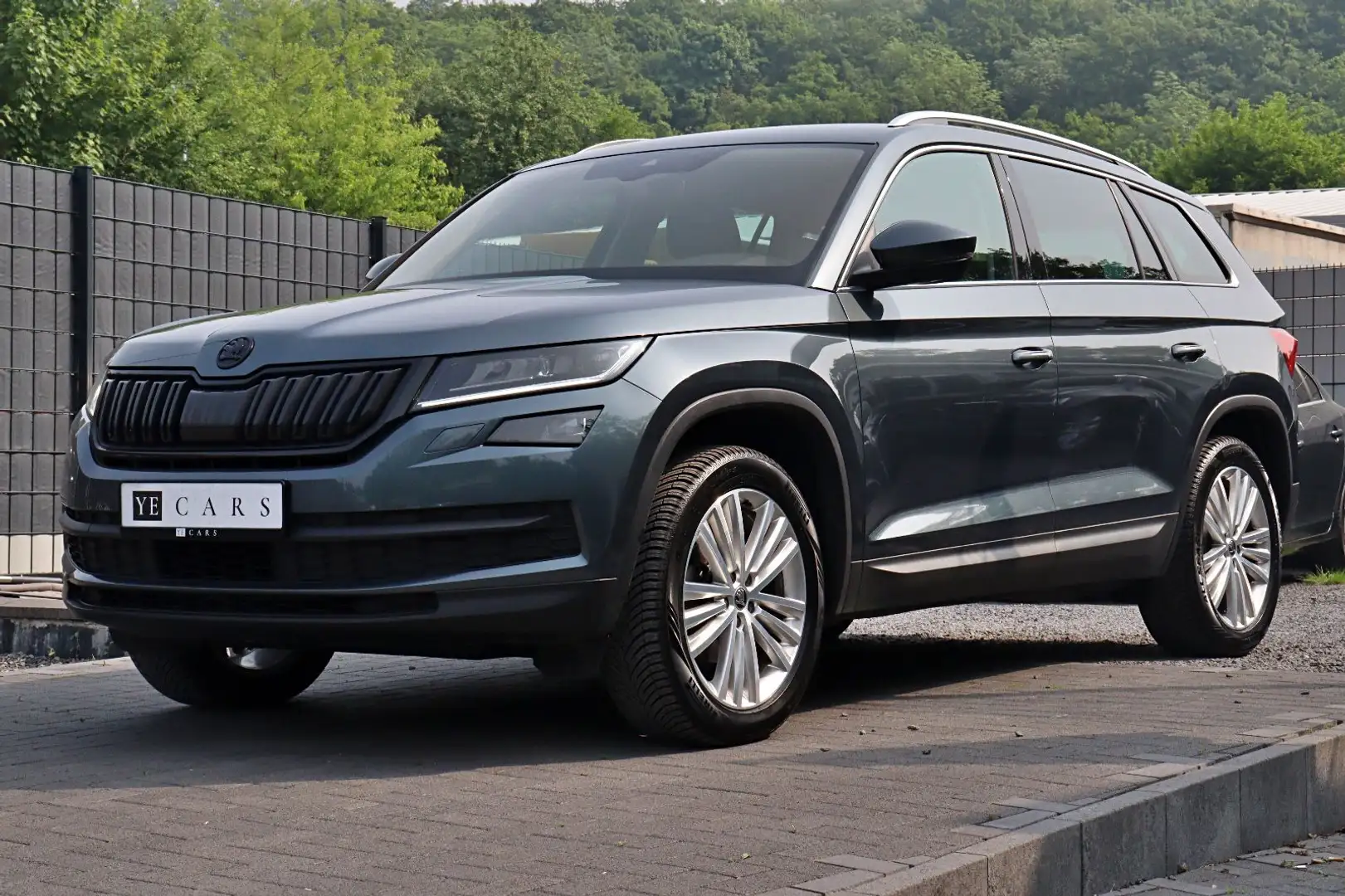 Skoda Kodiaq Style 1.4 TSI DSG *AHK*LED*RFK*CAR-PLAY* Grau - 1