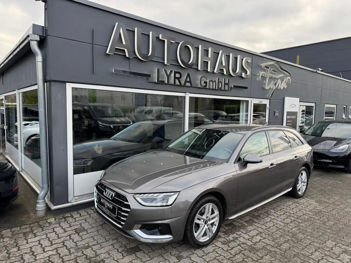 Audi A4 35TFSI Avant*LED*NAVI*PDC*AHK* Grau - 2