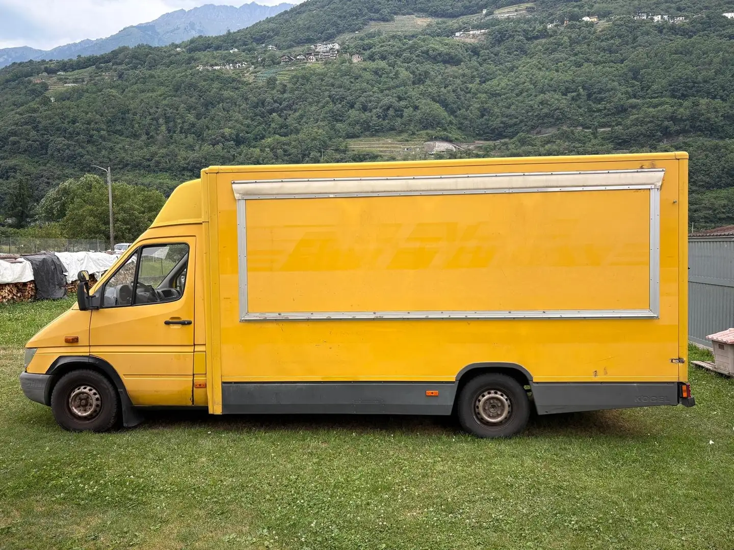 Mercedes-Benz Sprinter 903.6 3P Geel - 1