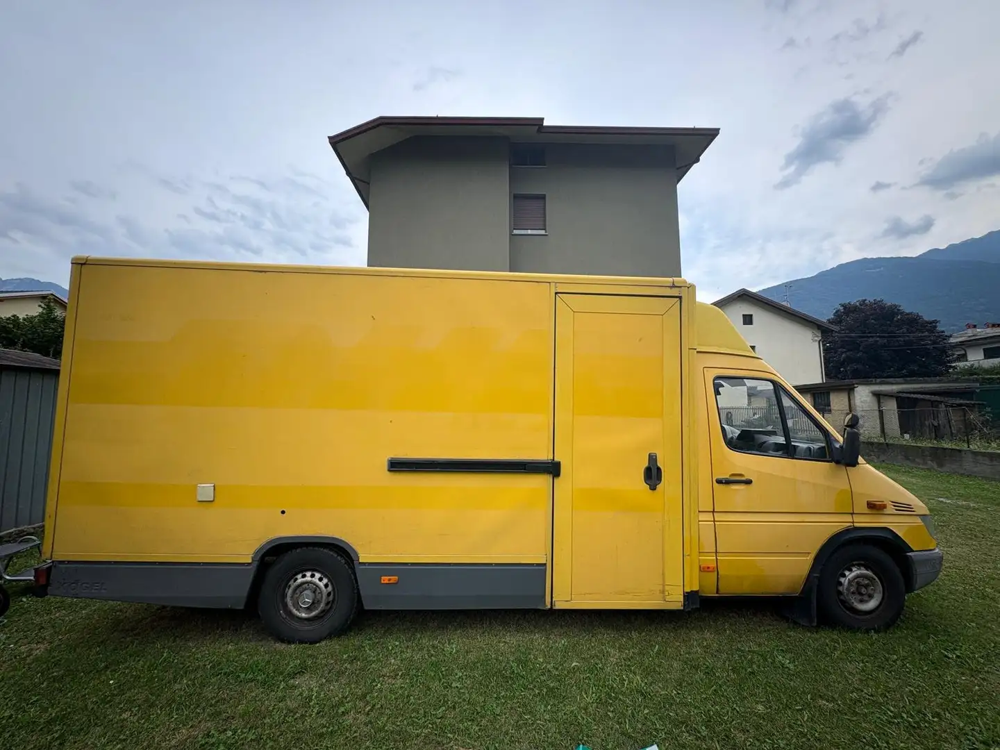 Mercedes-Benz Sprinter 903.6 3P Geel - 2