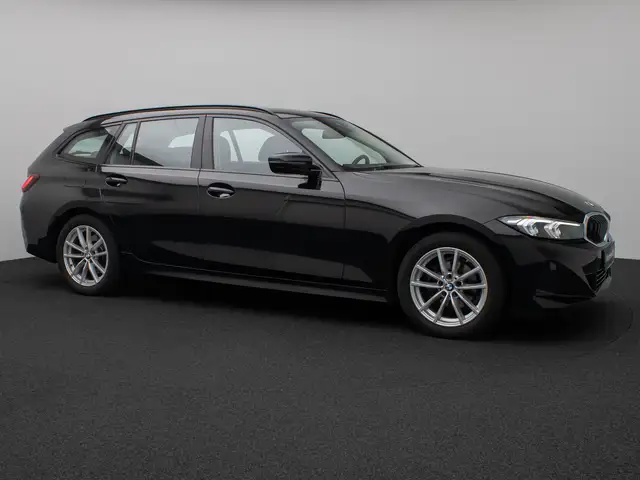 BMW 3 Series view 4