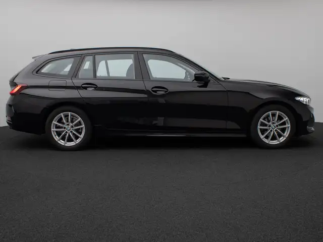 BMW 3 Series view 5