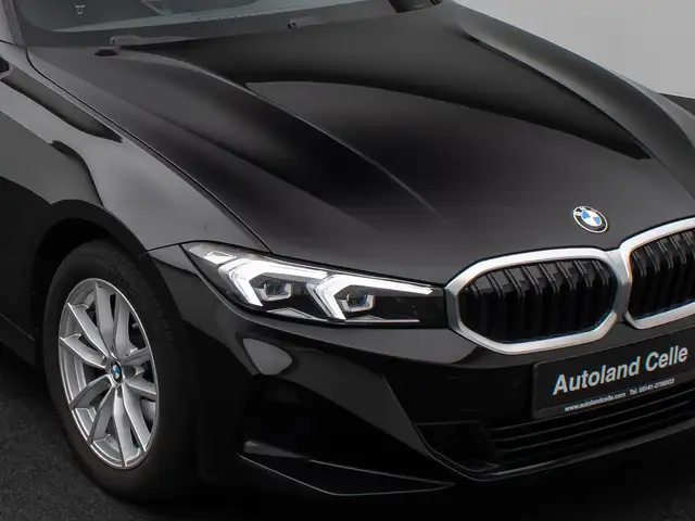 BMW 3 Series view 16