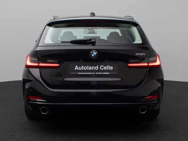 BMW 3 Series view 8