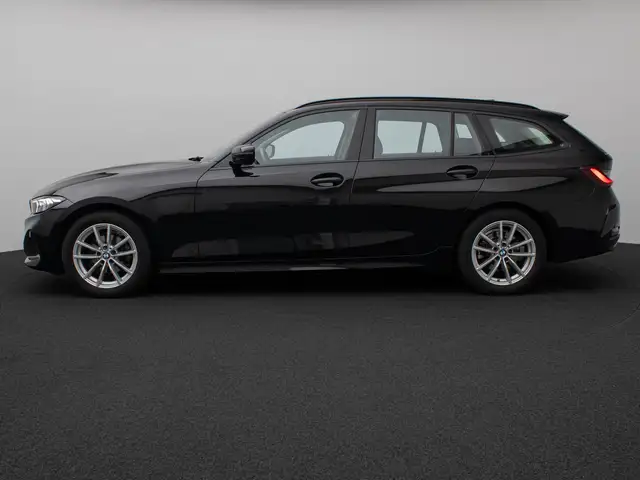 BMW 3 Series view 11