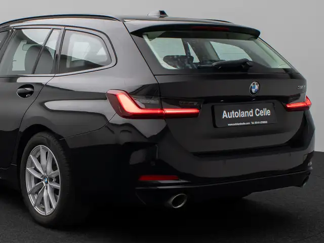 BMW 3 Series view 18
