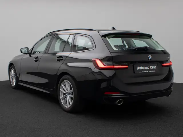 BMW 3 Series view 9