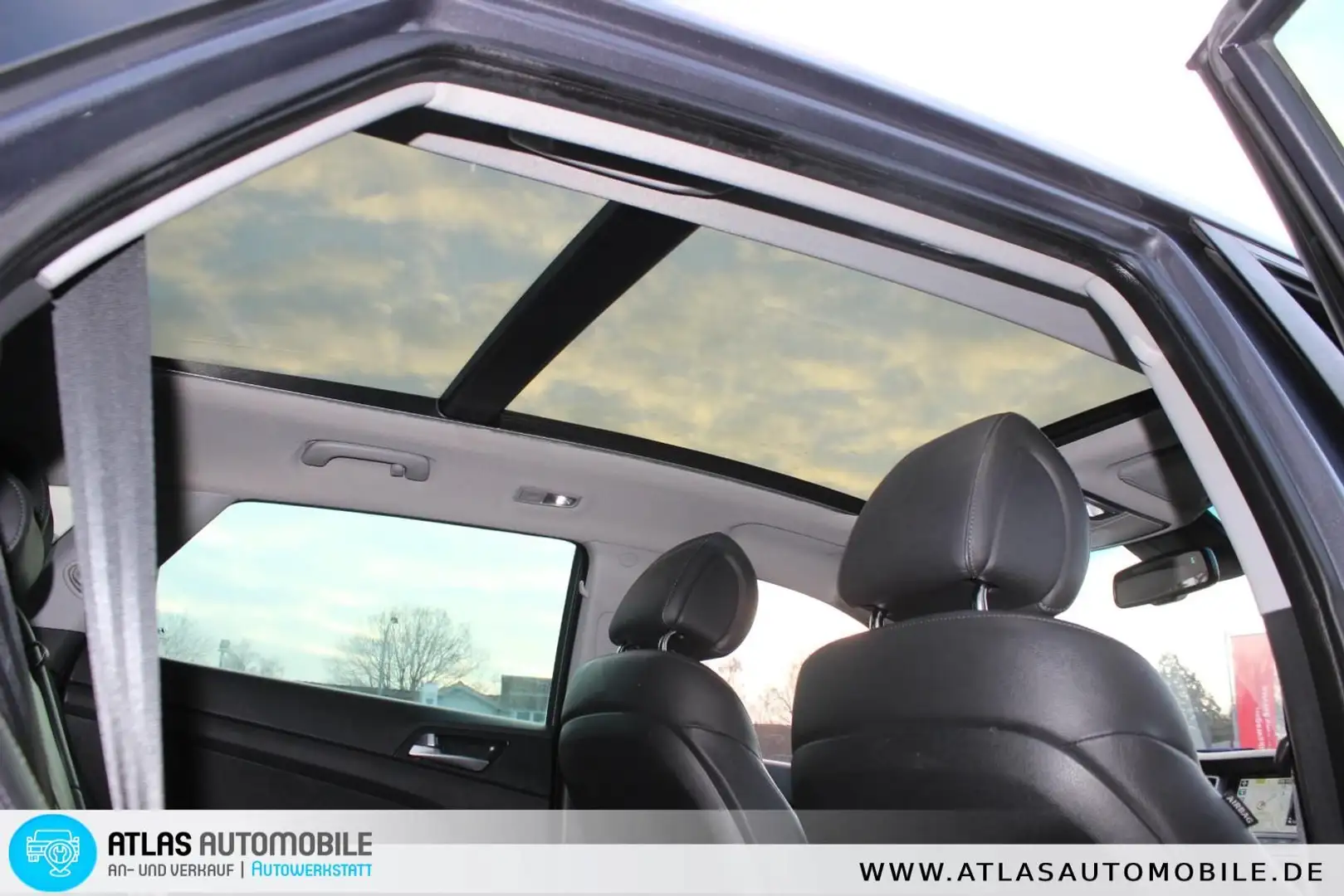 Hyundai TUCSON 2.0 CRDi Style 4WD AUT PANO=LEDER=NAVI=LE Gris - 2