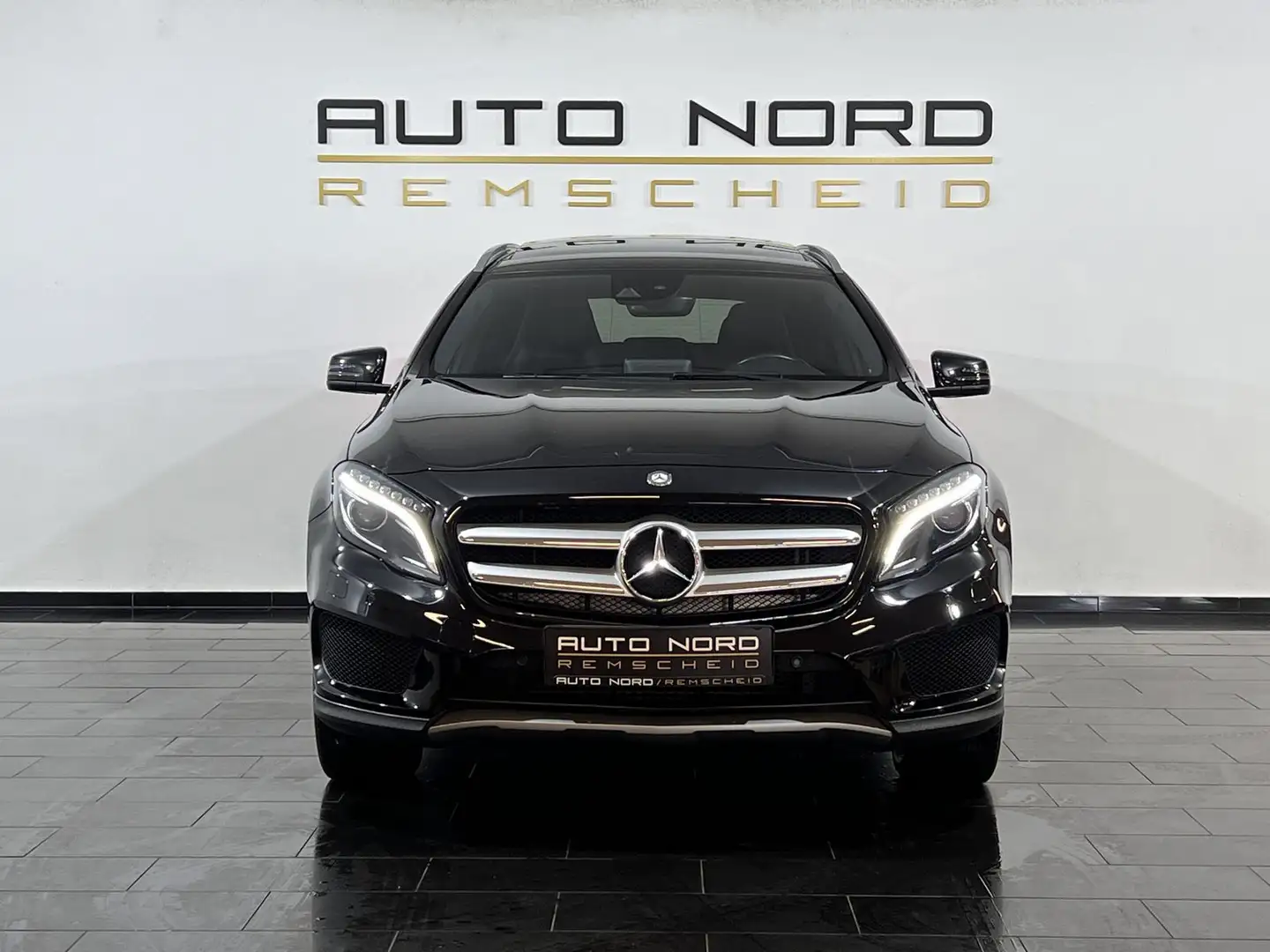 Mercedes-Benz GLA 220 d 4Matic*AMG*Pano*Memory*Kamera*H&K* Schwarz - 2