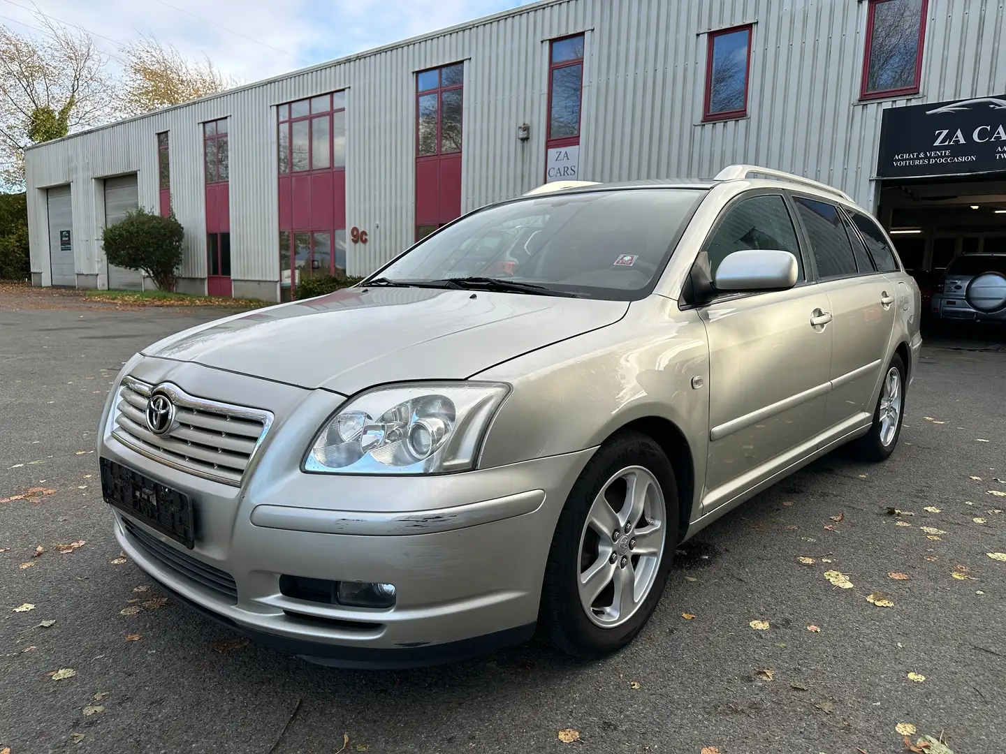 Toyota Avensis Avensis SW 1.8i VVT-i 16v Linea Terra Gris - 1
