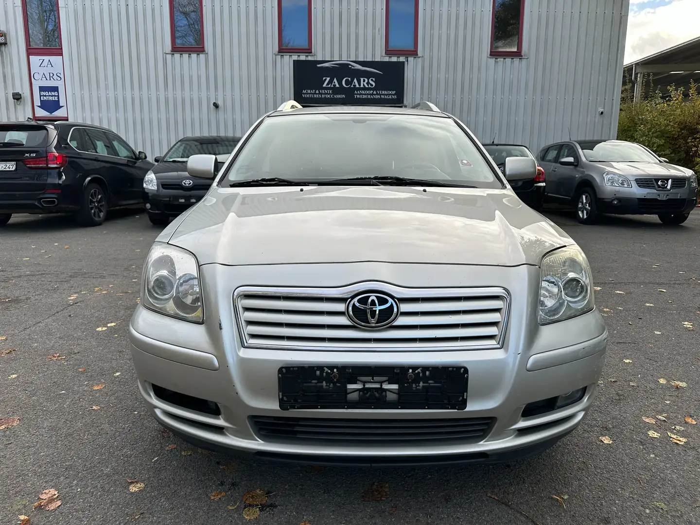 Toyota Avensis Avensis SW 1.8i VVT-i 16v Linea Terra Gris - 2