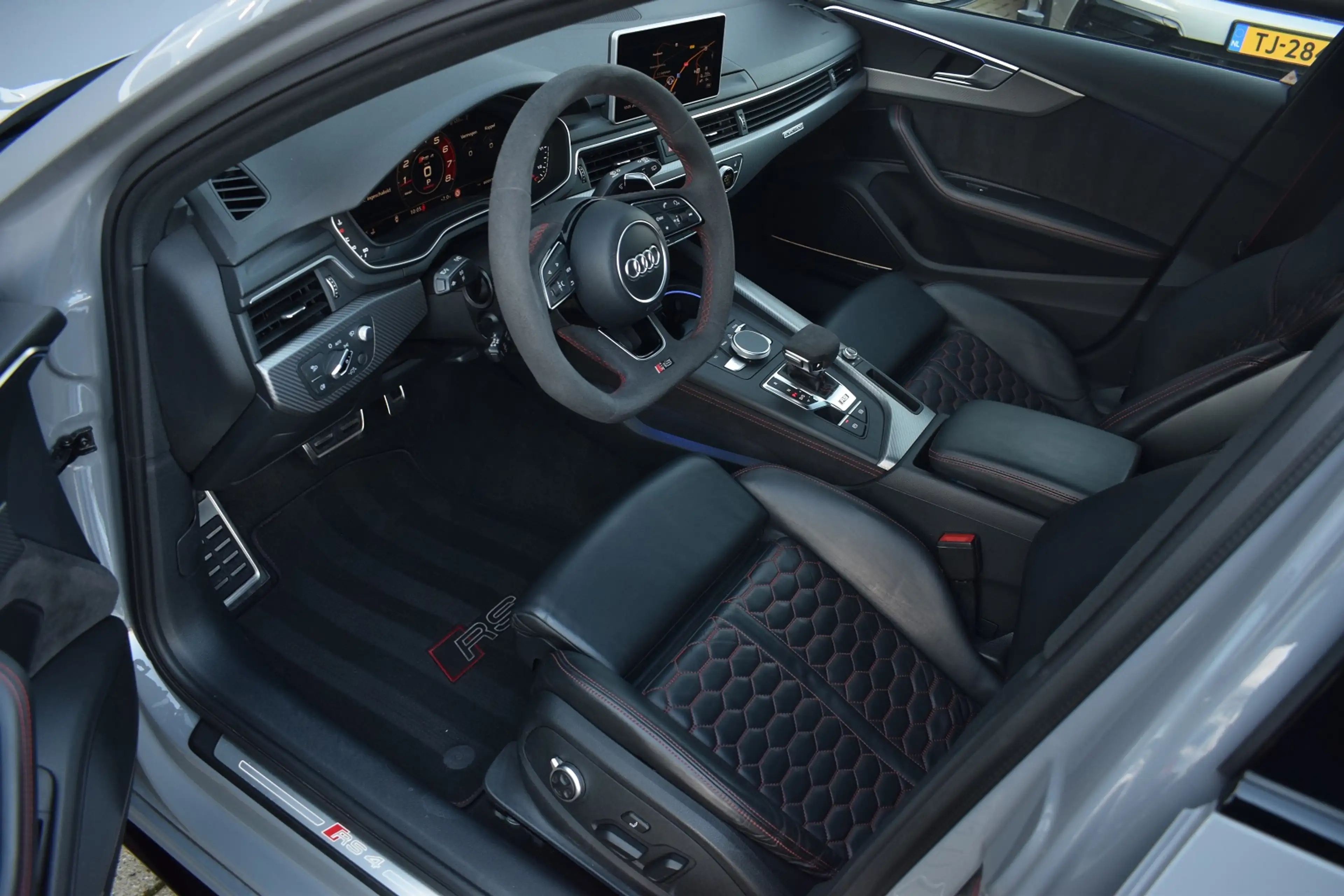 Audi RS4 2.9 TFSI 450pk Quattro Pano | HUD | Milltek | 360 — photo 4